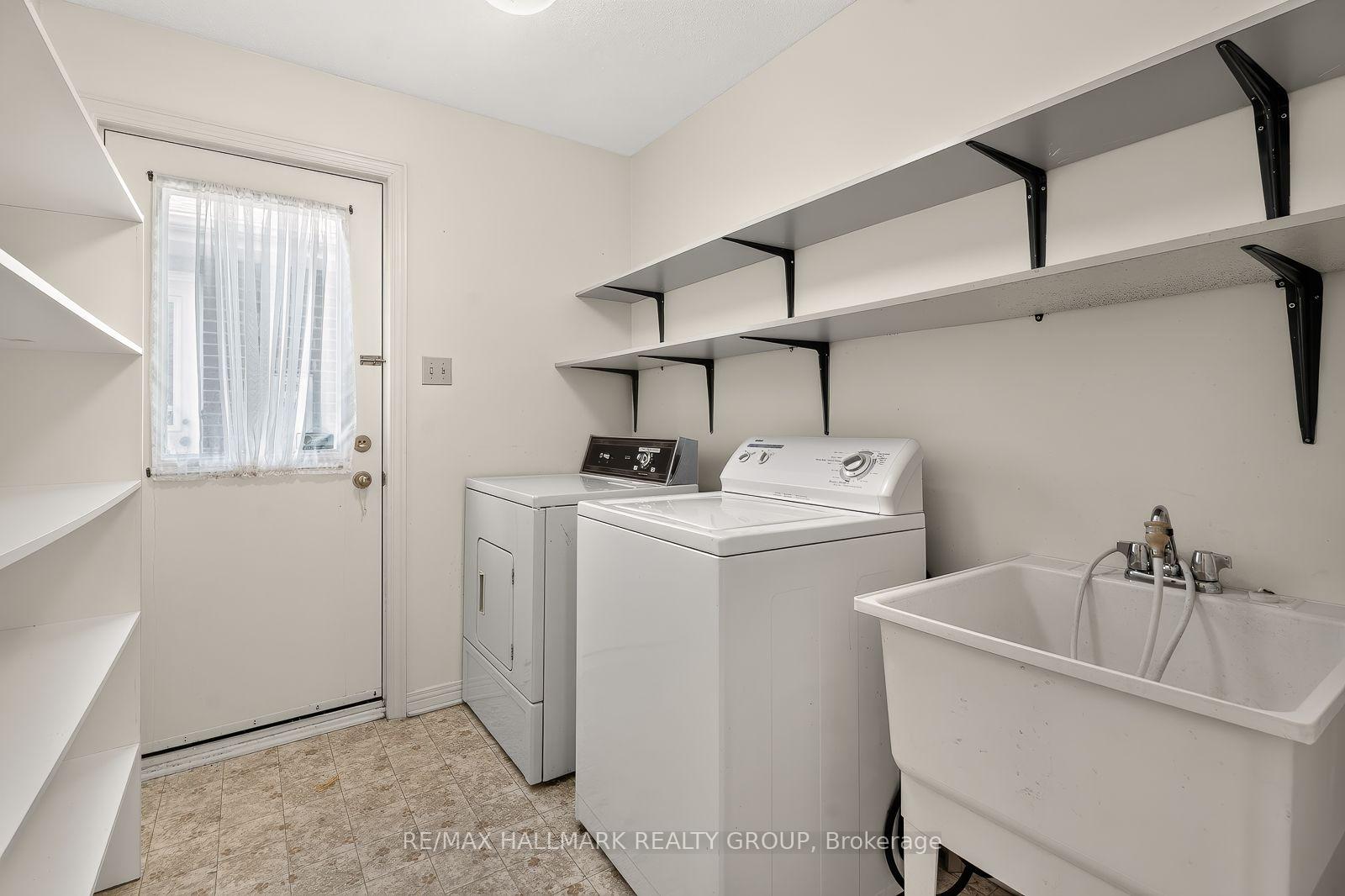 Photo 19 of 38 Bateman Drive, Ottawa, Manordale — HOMEH