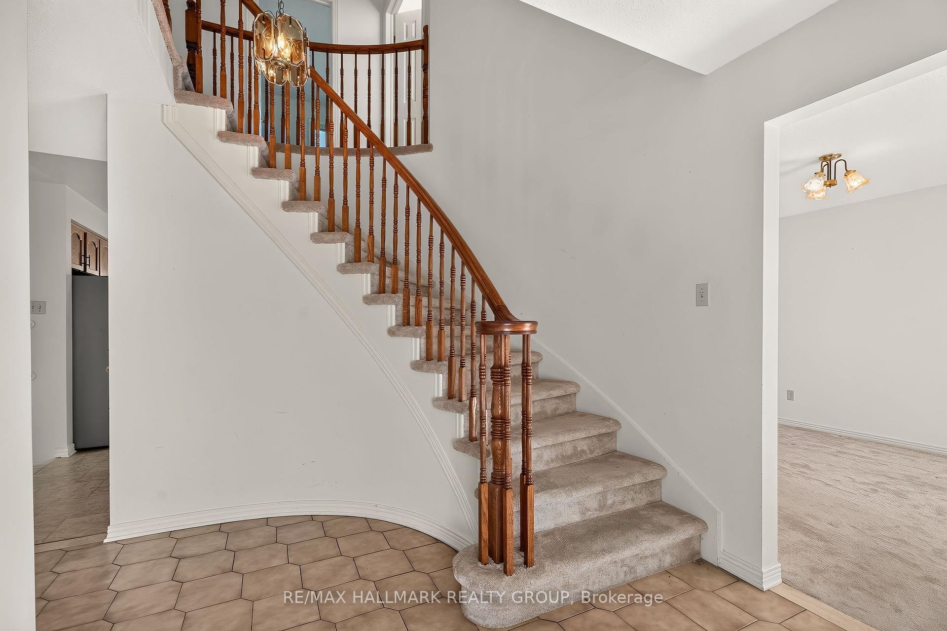 Photo 20 of 38 Bateman Drive, Ottawa, Manordale — HOMEH