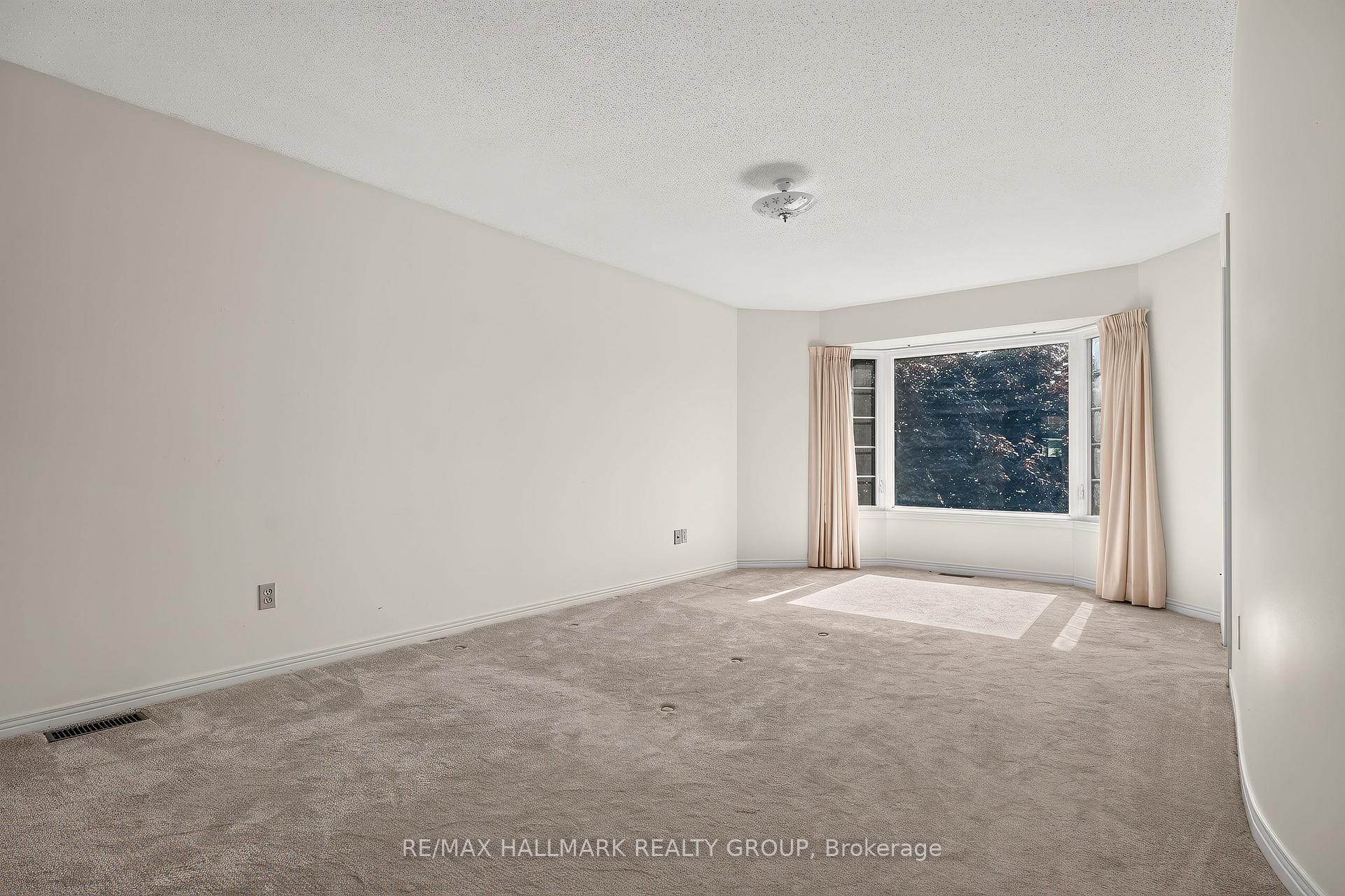 Photo 24 of 38 Bateman Drive, Ottawa, Manordale — HOMEH