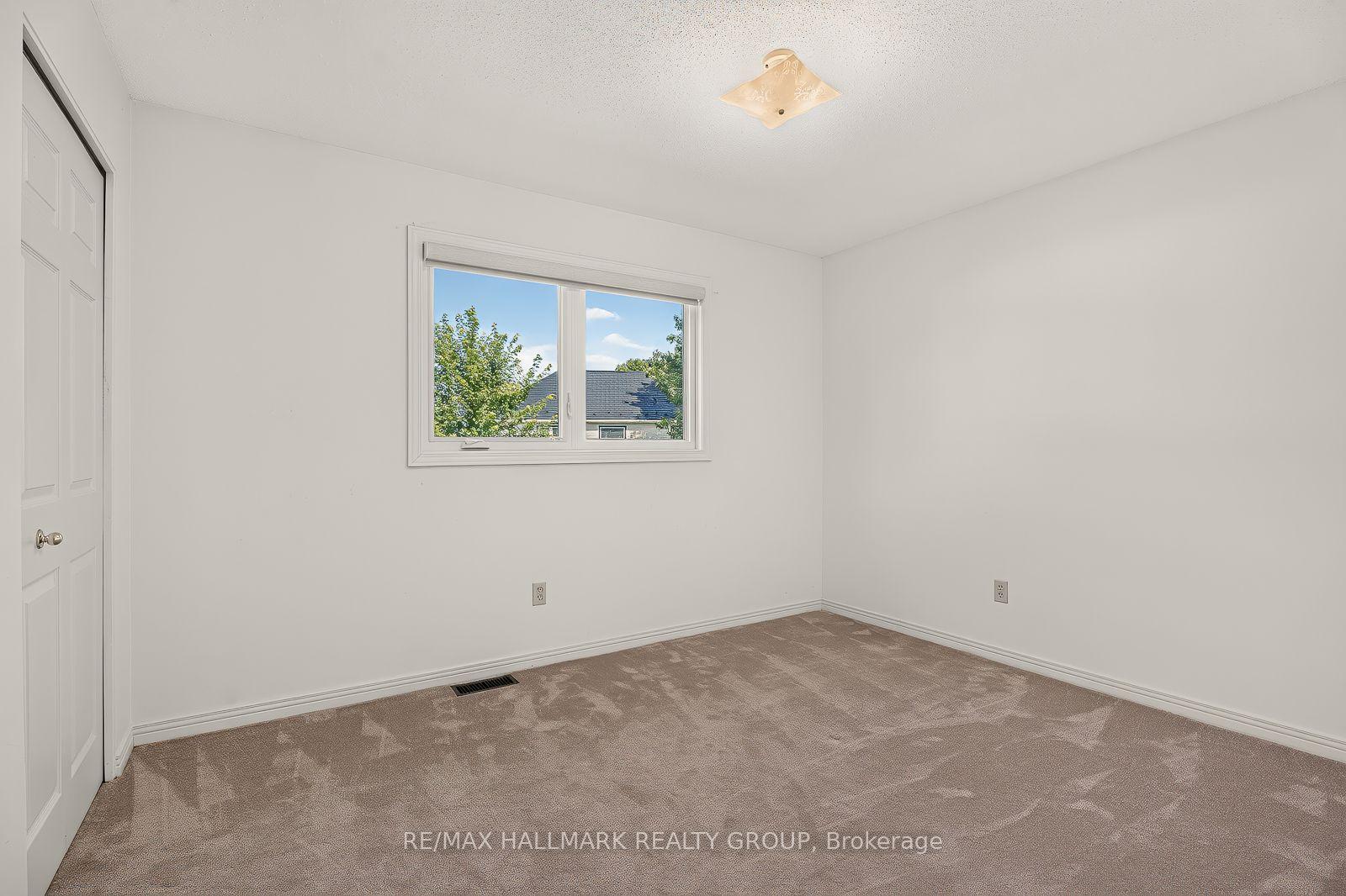 Photo 28 of 38 Bateman Drive, Ottawa, Manordale — HOMEH