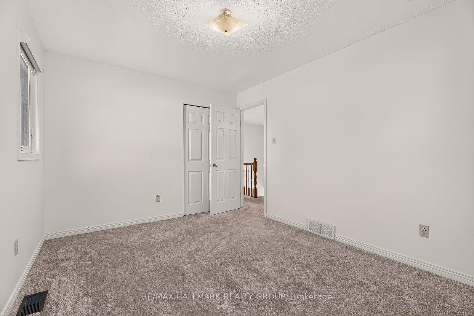 Photo 31 of 38 Bateman Drive, Ottawa, Manordale — HOMEH