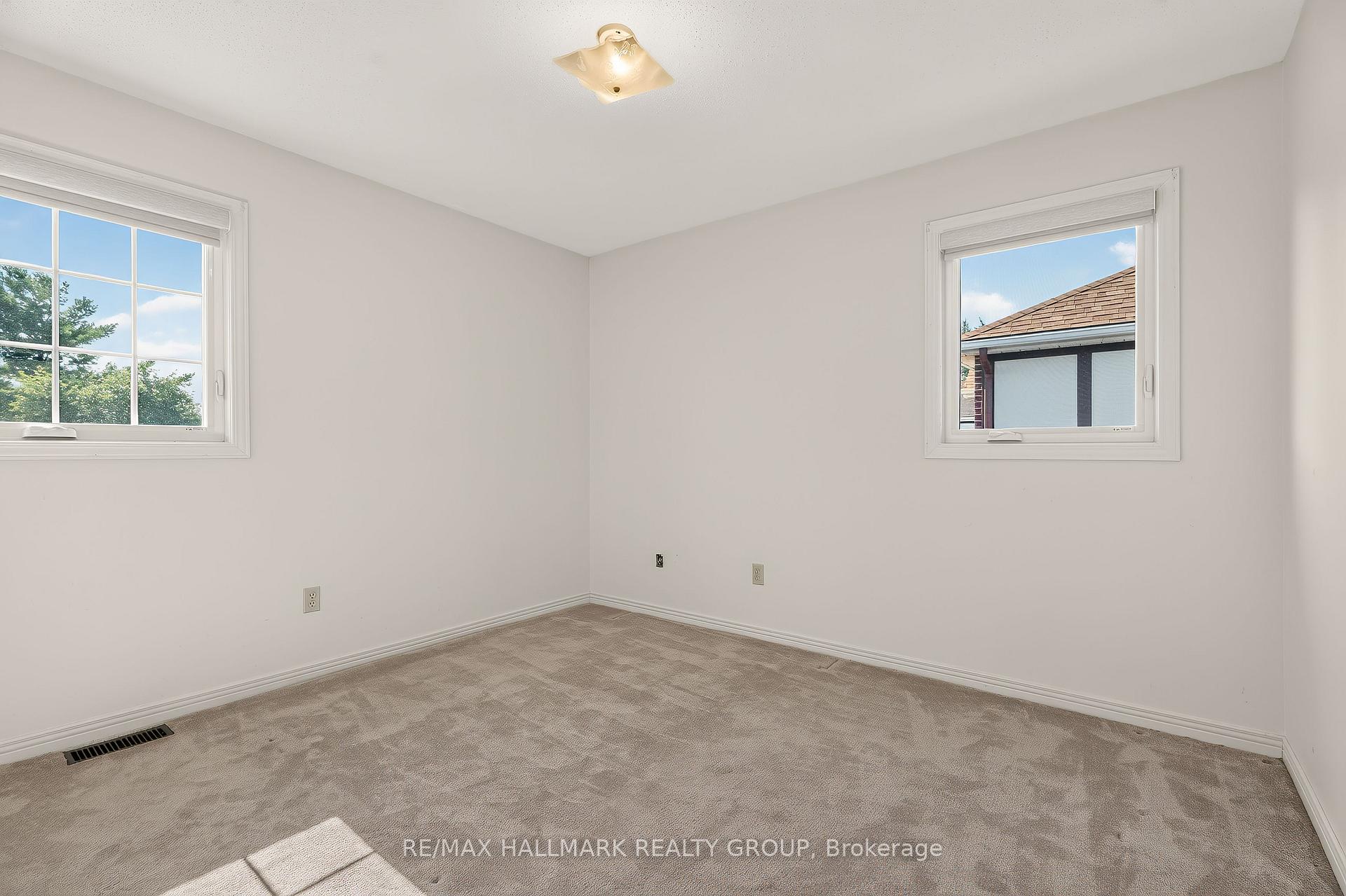 Photo 32 of 38 Bateman Drive, Ottawa, Manordale — HOMEH