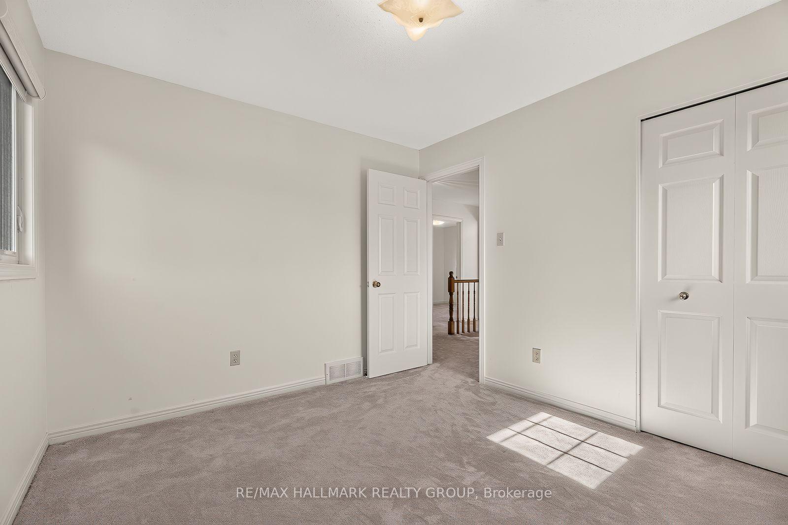 Photo 33 of 38 Bateman Drive, Ottawa, Manordale — HOMEH