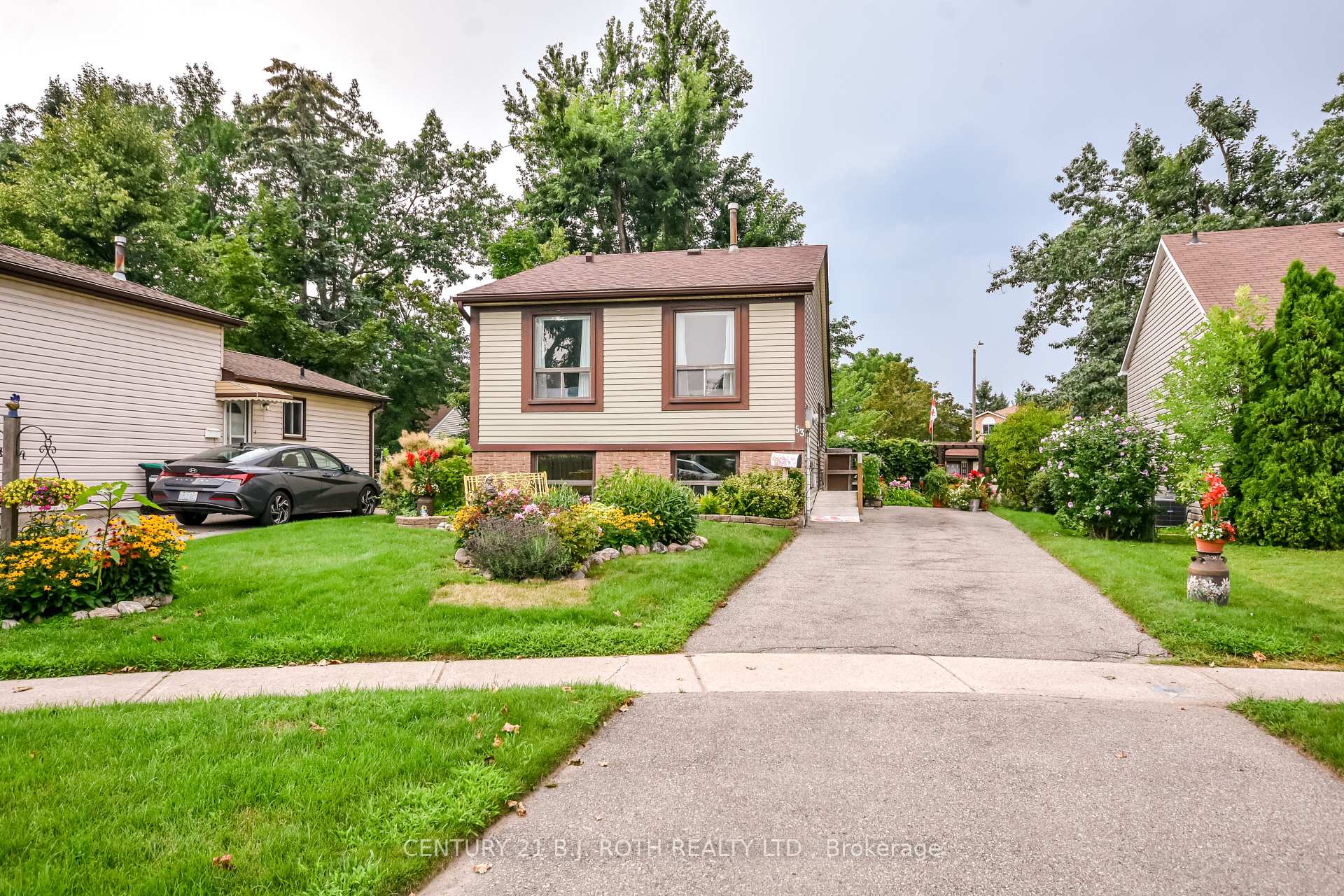 Photo 2 of 53 Mowat Crescent, Barrie, Letitia Heights — HOMEH