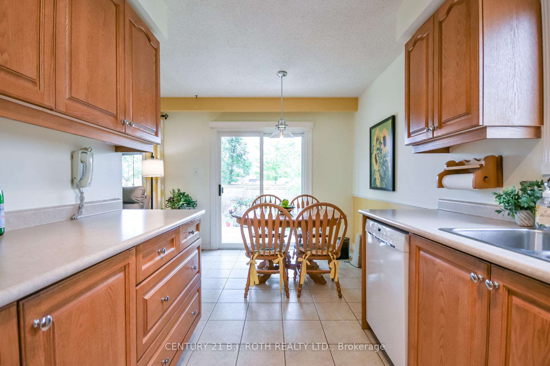 Photo 6 of 53 Mowat Crescent, Barrie, Letitia Heights — HOMEH