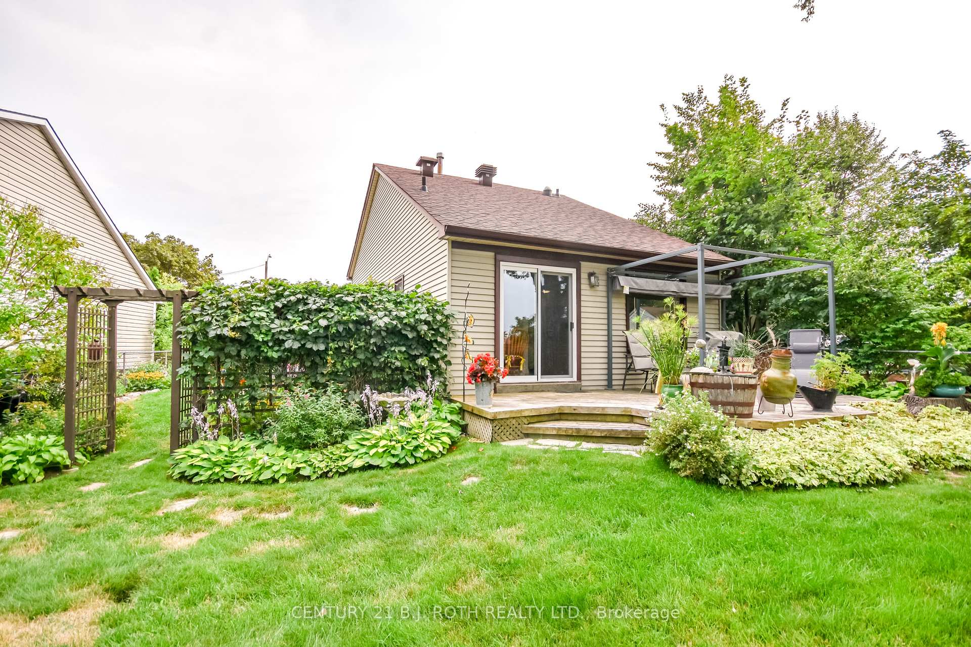 Photo 7 of 53 Mowat Crescent, Barrie, Letitia Heights — HOMEH