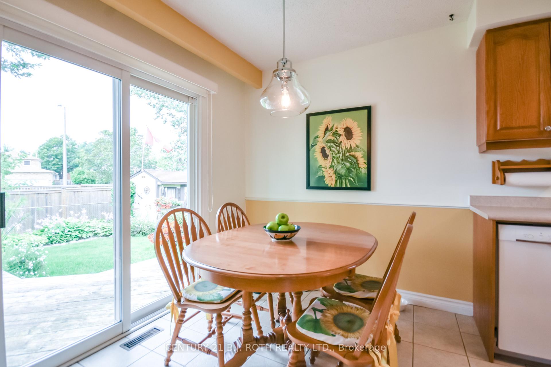 Photo 9 of 53 Mowat Crescent, Barrie, Letitia Heights — HOMEH