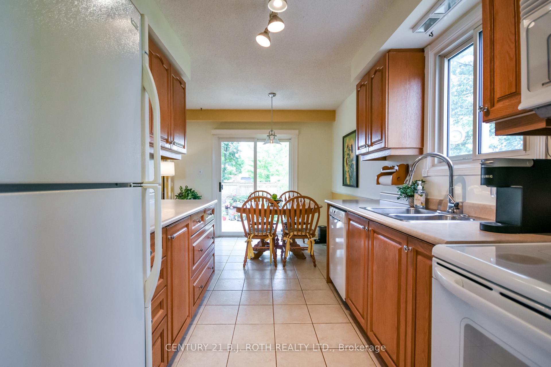 Photo 12 of 53 Mowat Crescent, Barrie, Letitia Heights — HOMEH