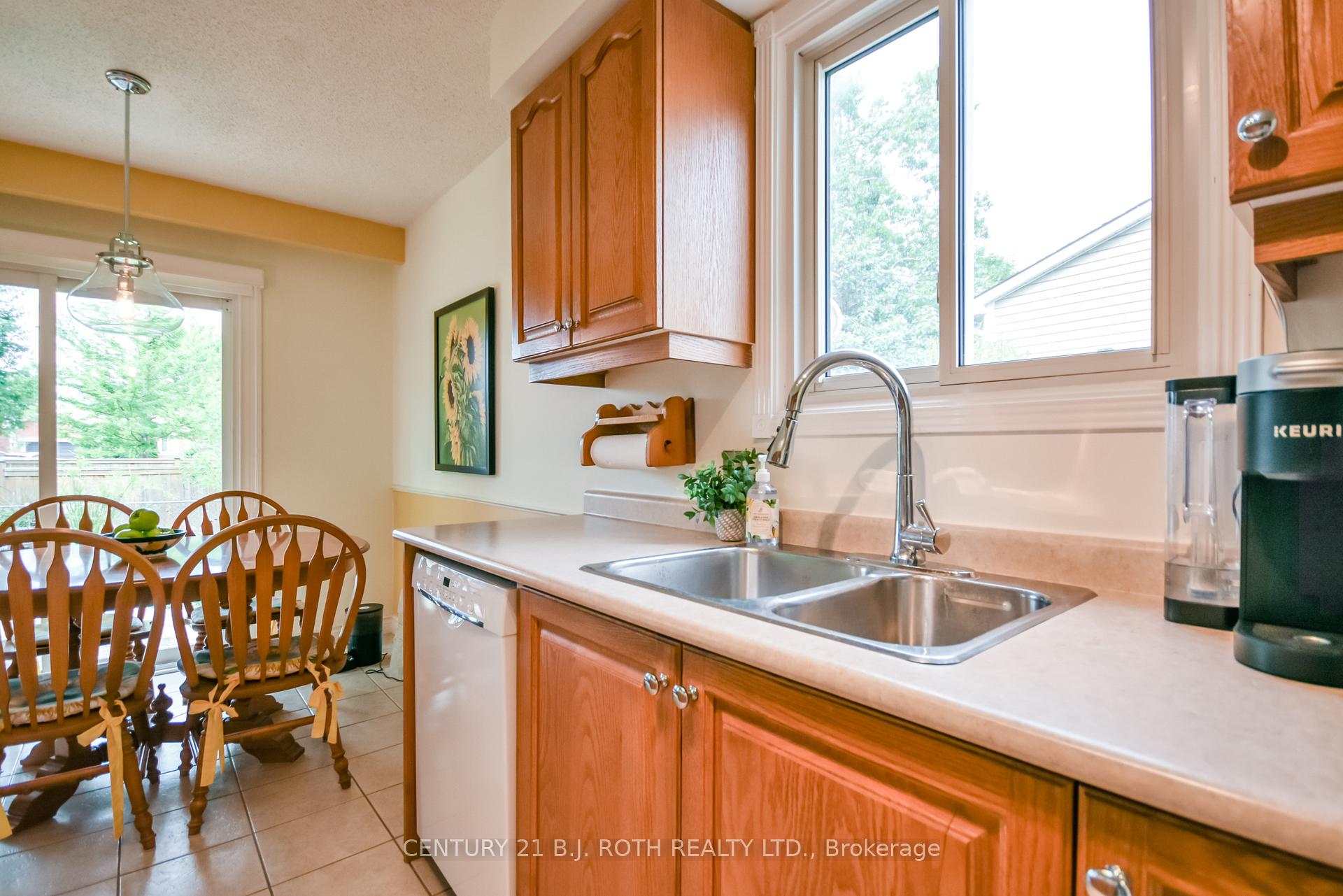 Photo 14 of 53 Mowat Crescent, Barrie, Letitia Heights — HOMEH