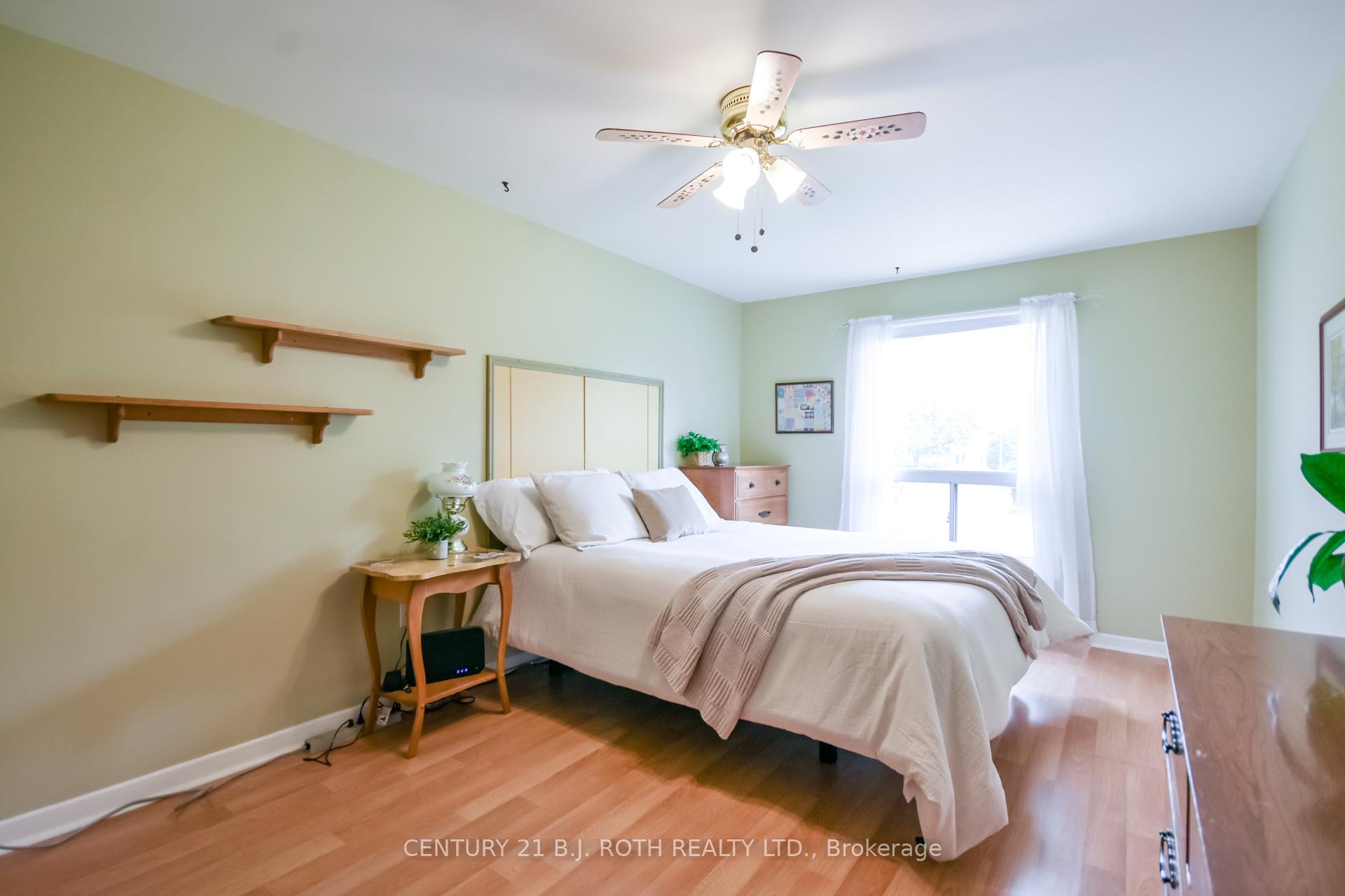 Photo 16 of 53 Mowat Crescent, Barrie, Letitia Heights — HOMEH