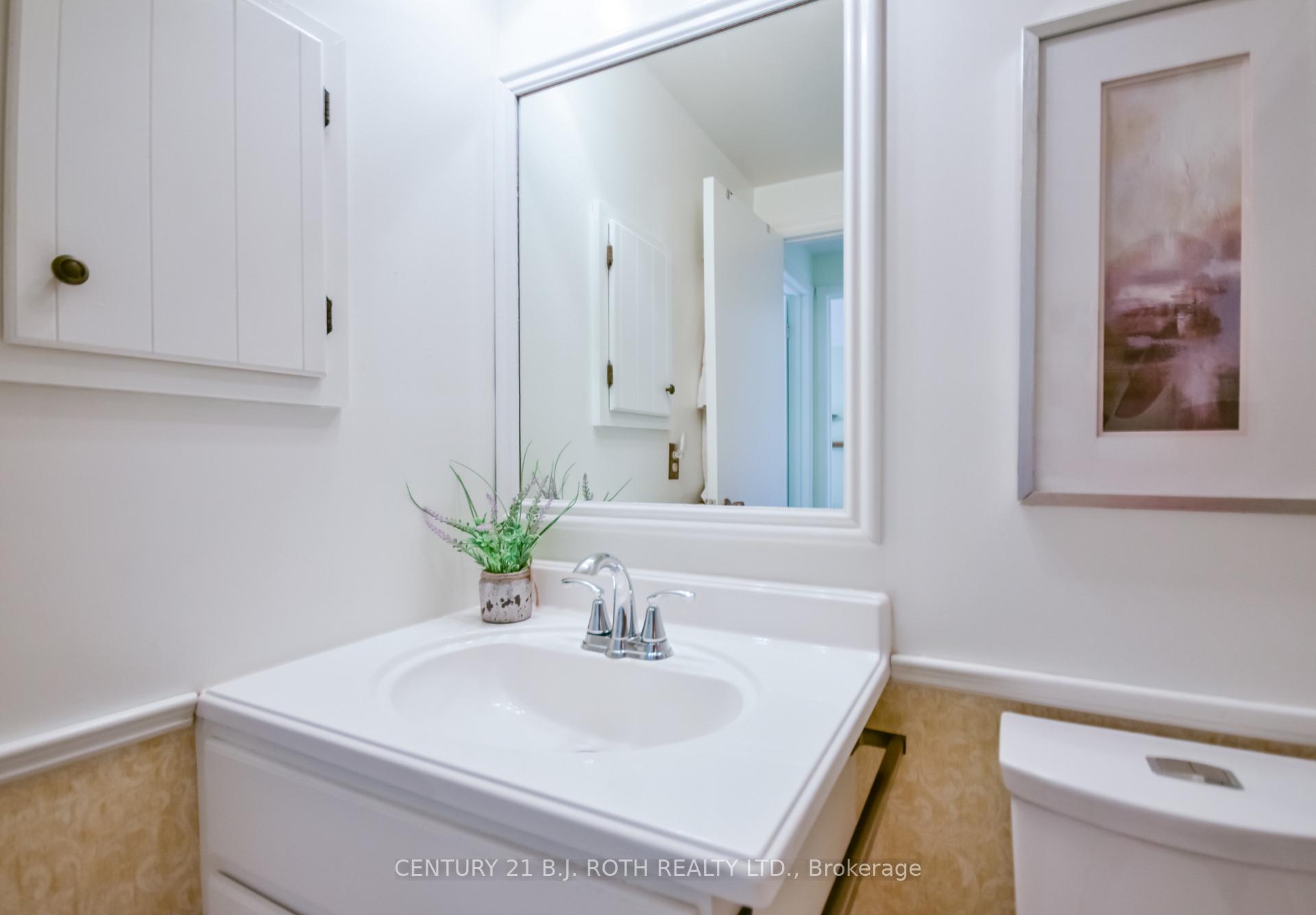 Photo 19 of 53 Mowat Crescent, Barrie, Letitia Heights — HOMEH