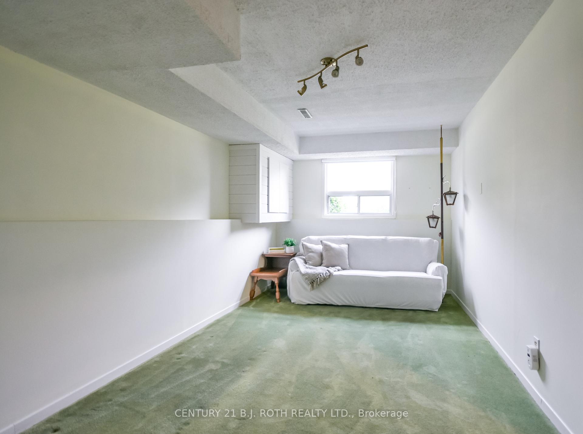 Photo 24 of 53 Mowat Crescent, Barrie, Letitia Heights — HOMEH