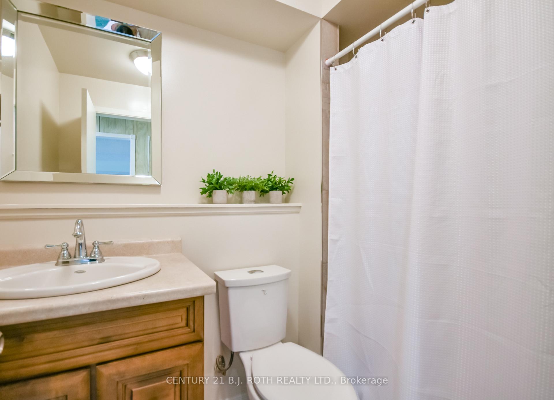 Photo 27 of 53 Mowat Crescent, Barrie, Letitia Heights — HOMEH