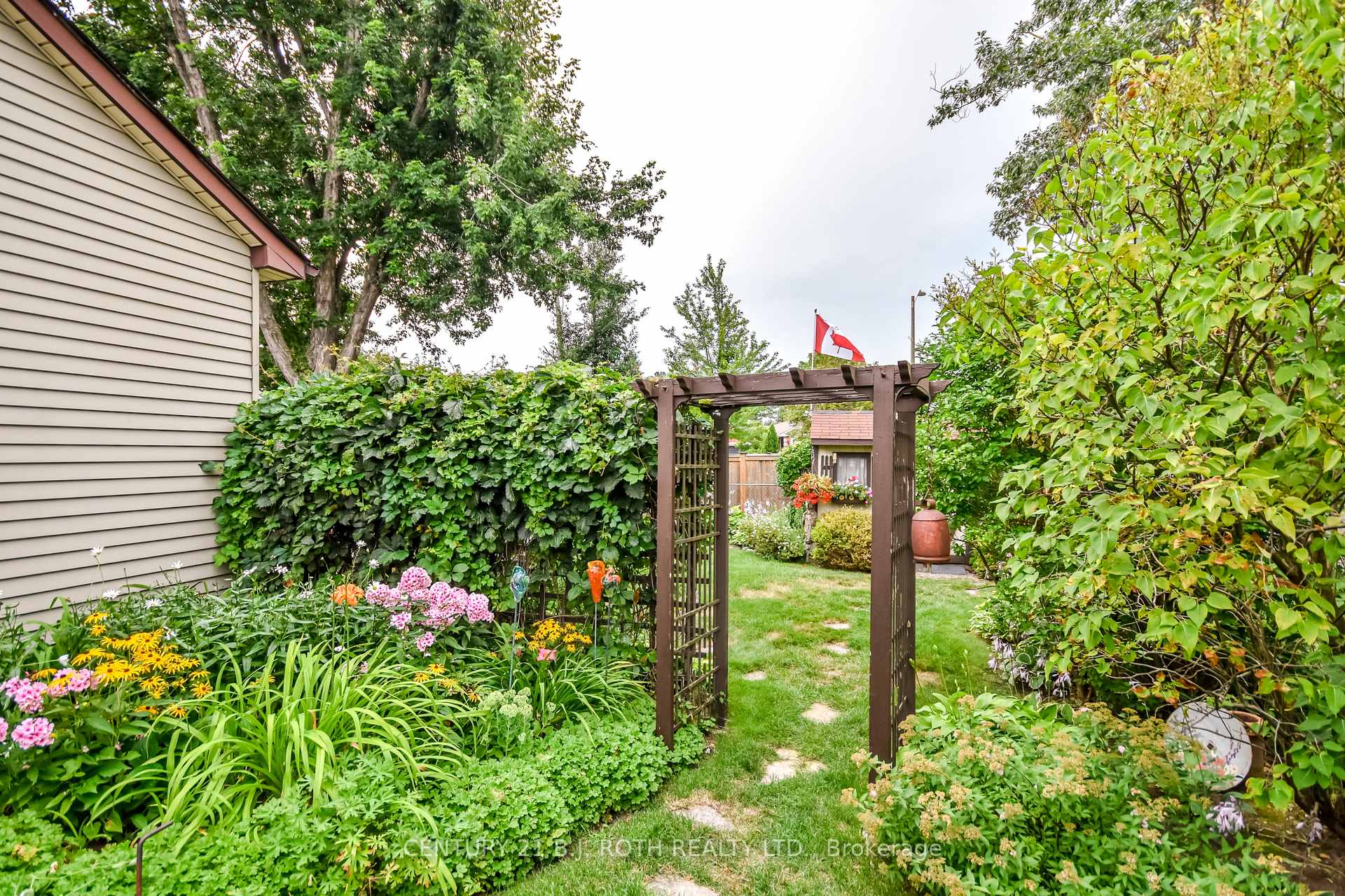 Photo 33 of 53 Mowat Crescent, Barrie, Letitia Heights — HOMEH