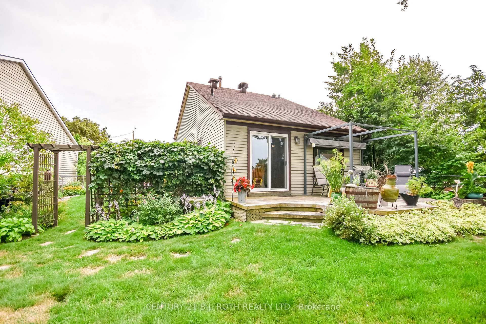 Photo 10 of 53 Mowat Crescent, Barrie, Letitia Heights — HOMEH