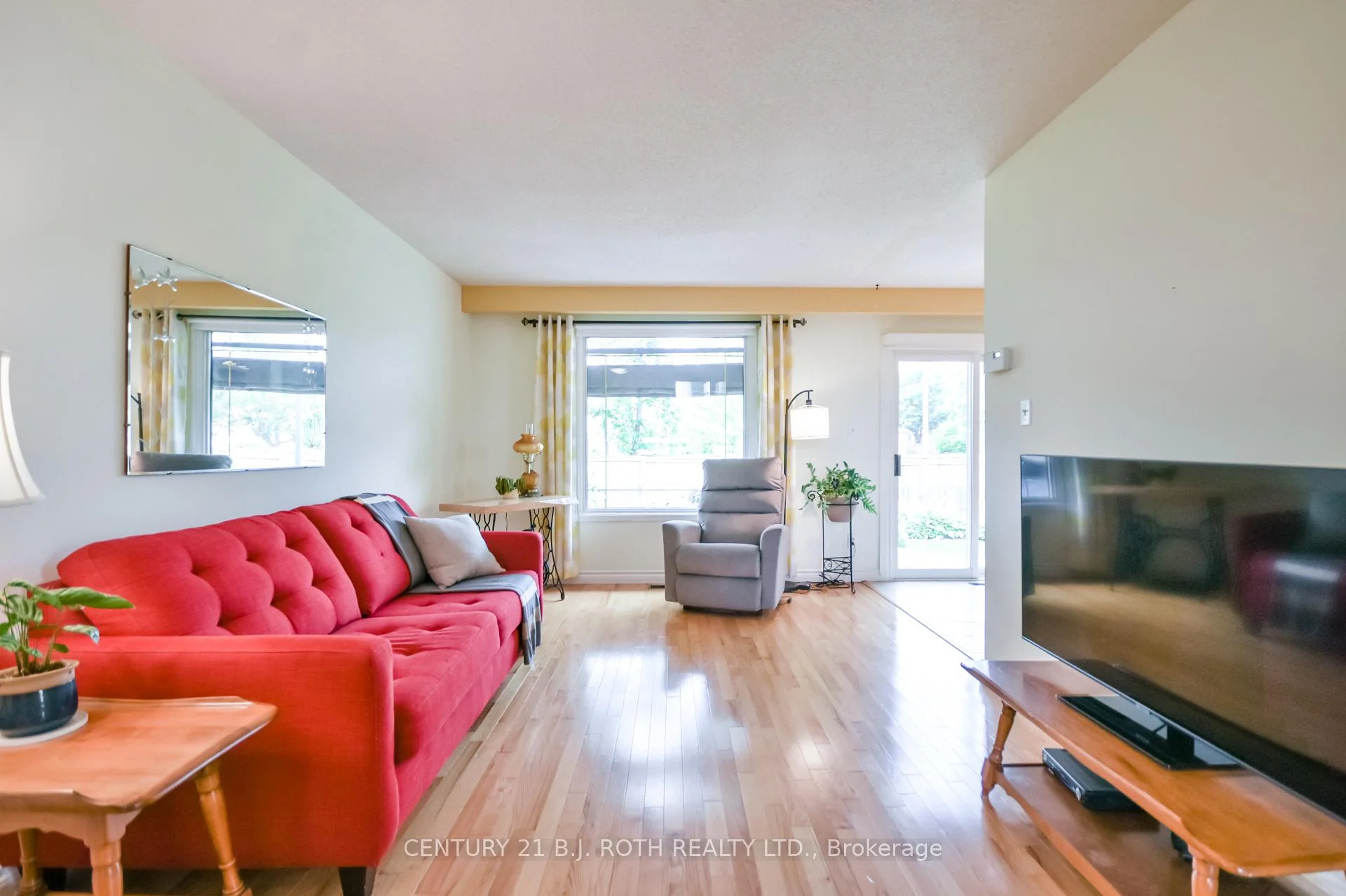 Photo 13 of 53 Mowat Crescent, Barrie, Letitia Heights — HOMEH