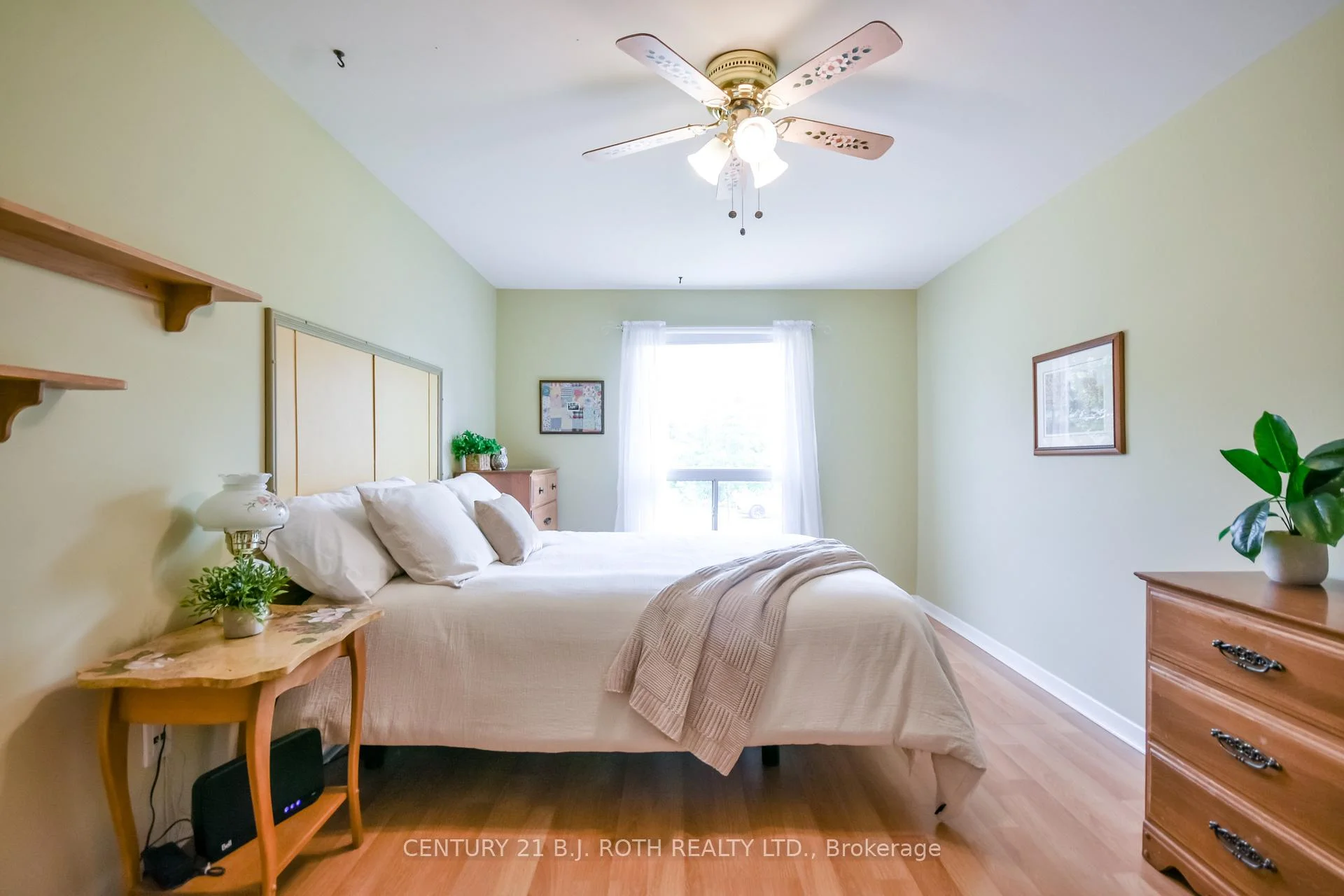 Photo 18 of 53 Mowat Crescent, Barrie, Letitia Heights — HOMEH