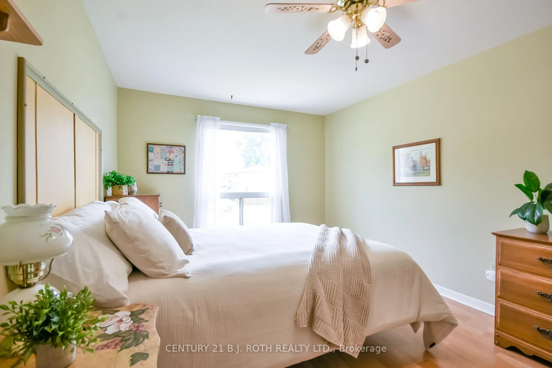 Photo 20 of 53 Mowat Crescent, Barrie, Letitia Heights — HOMEH