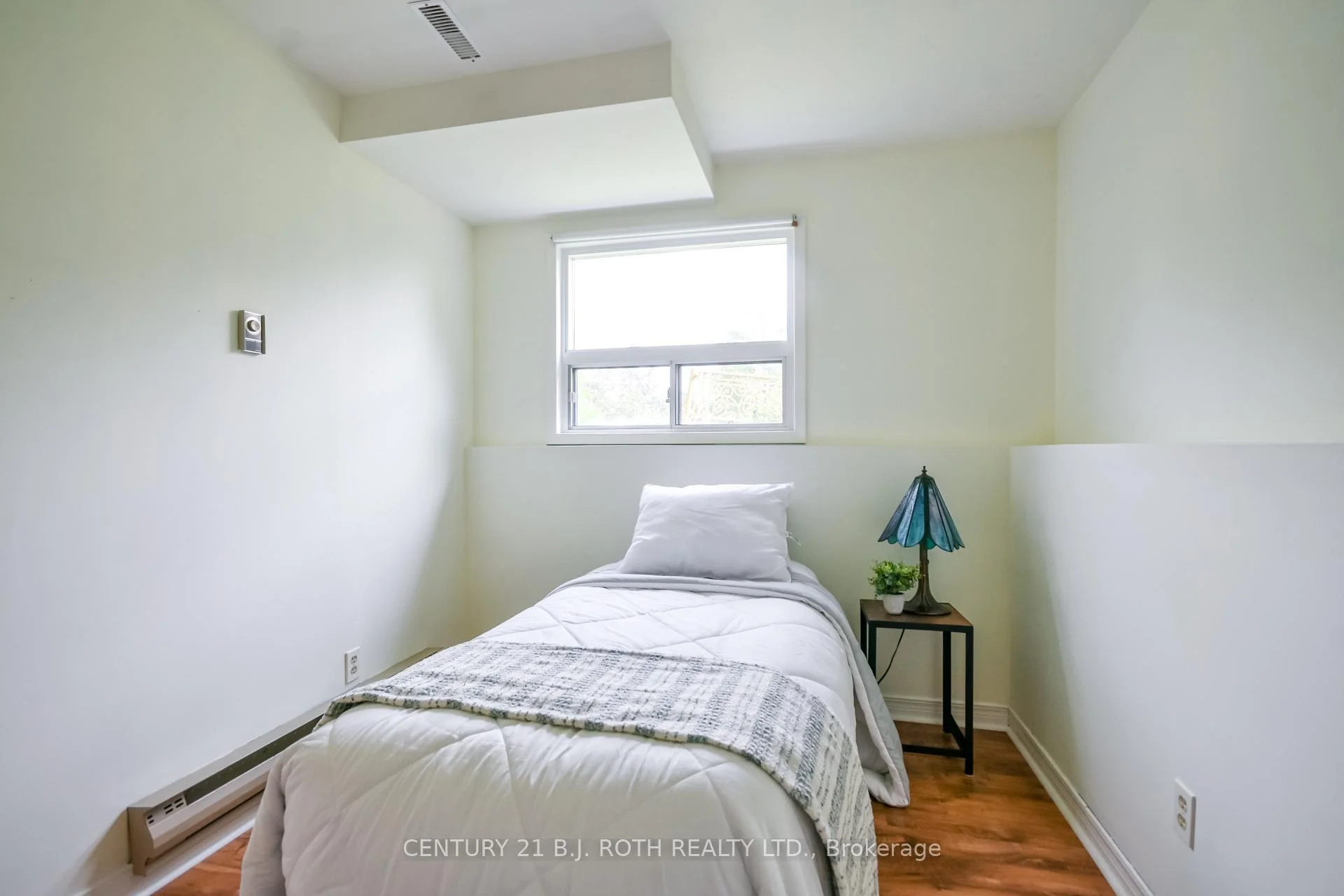 Photo 31 of 53 Mowat Crescent, Barrie, Letitia Heights — HOMEH