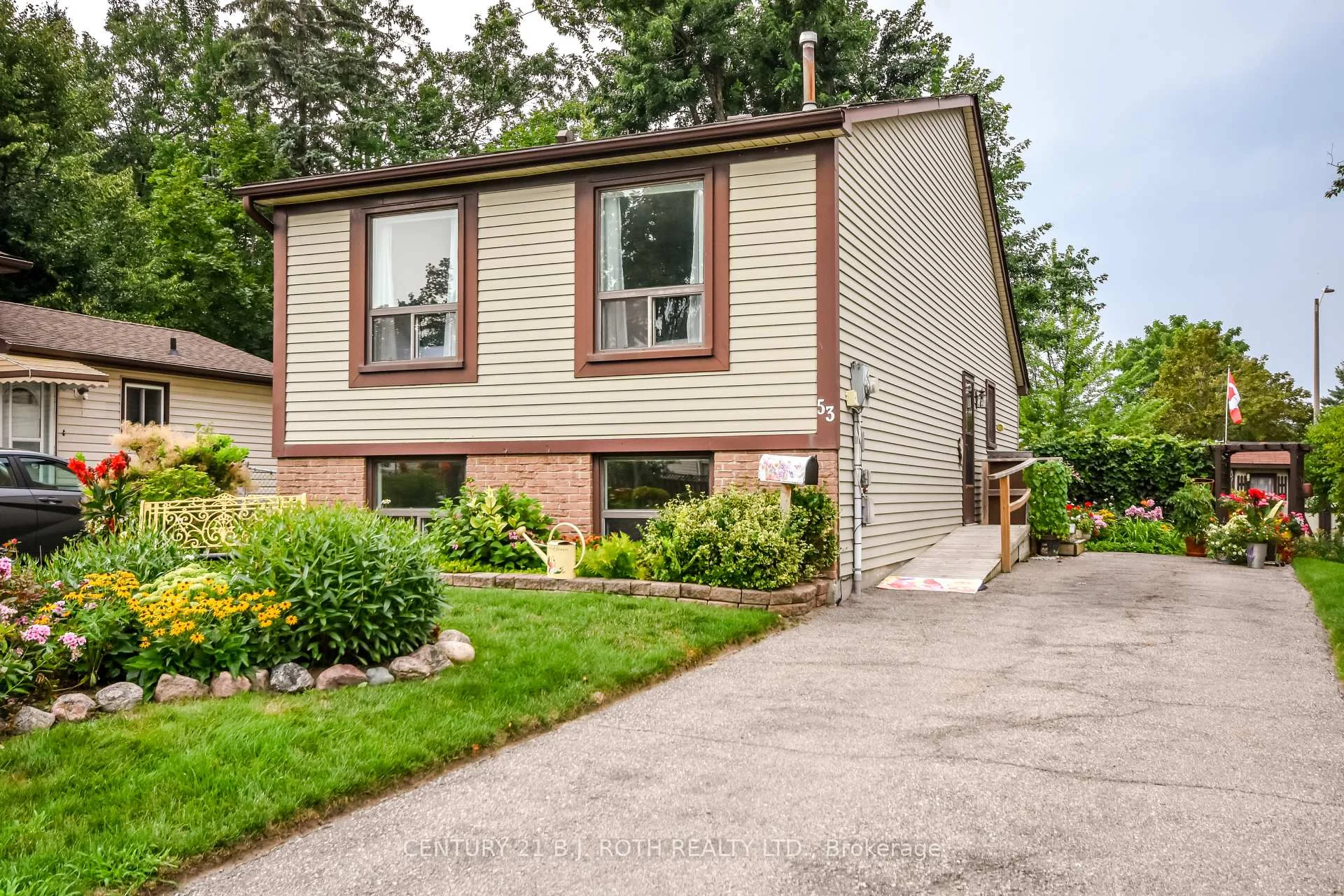 Photo 44 of 53 Mowat Crescent, Barrie, Letitia Heights — HOMEH