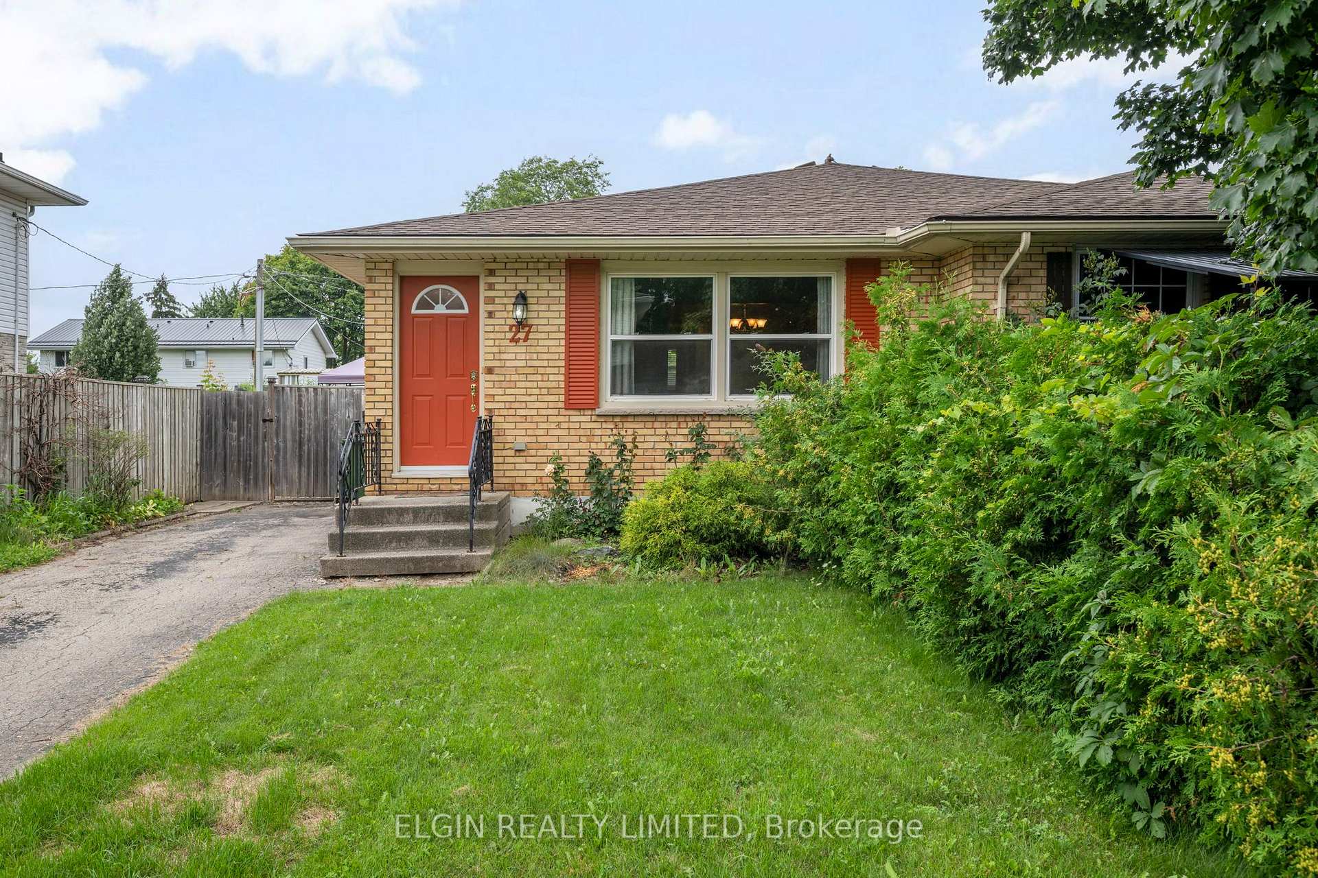 Photo 2 of 27 Vanier Place, St. Thomas — HOMEH