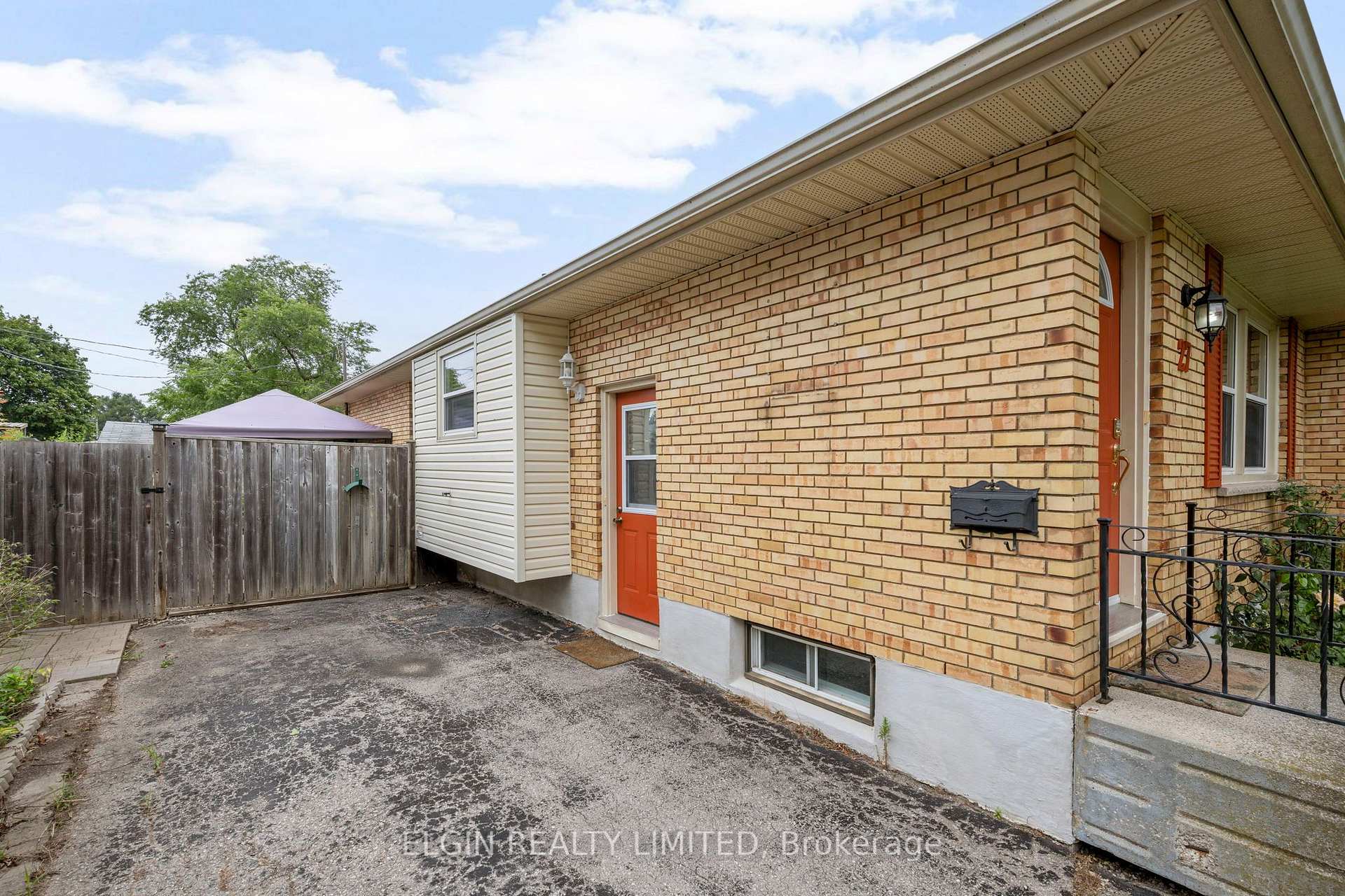 Photo 3 of 27 Vanier Place, St. Thomas — HOMEH