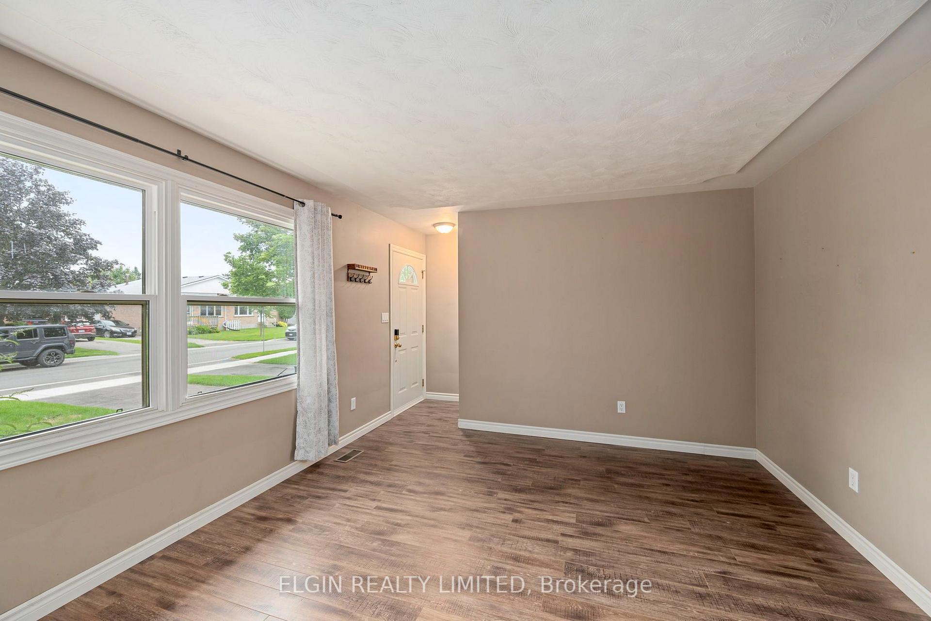 Photo 4 of 27 Vanier Place, St. Thomas — HOMEH