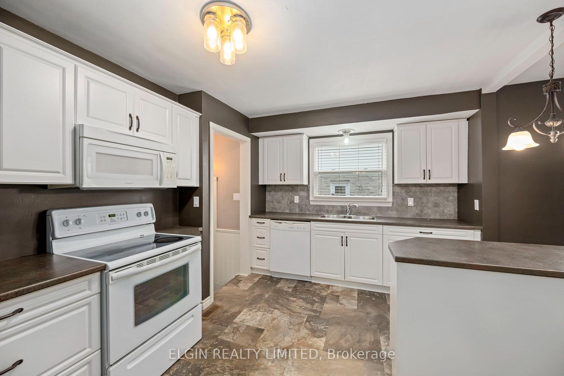 Photo 14 of 27 Vanier Place, St. Thomas — HOMEH