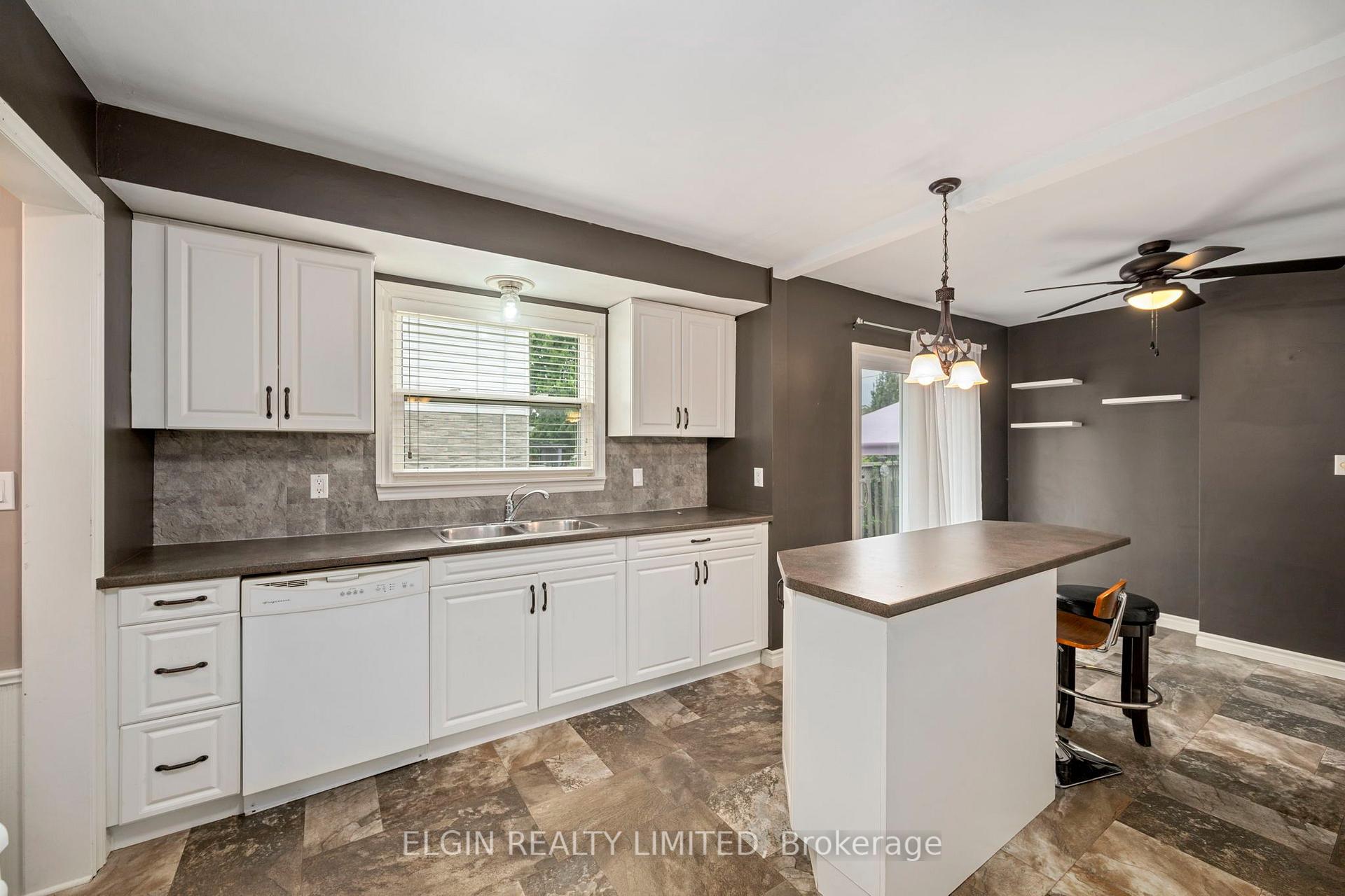 Photo 15 of 27 Vanier Place, St. Thomas — HOMEH