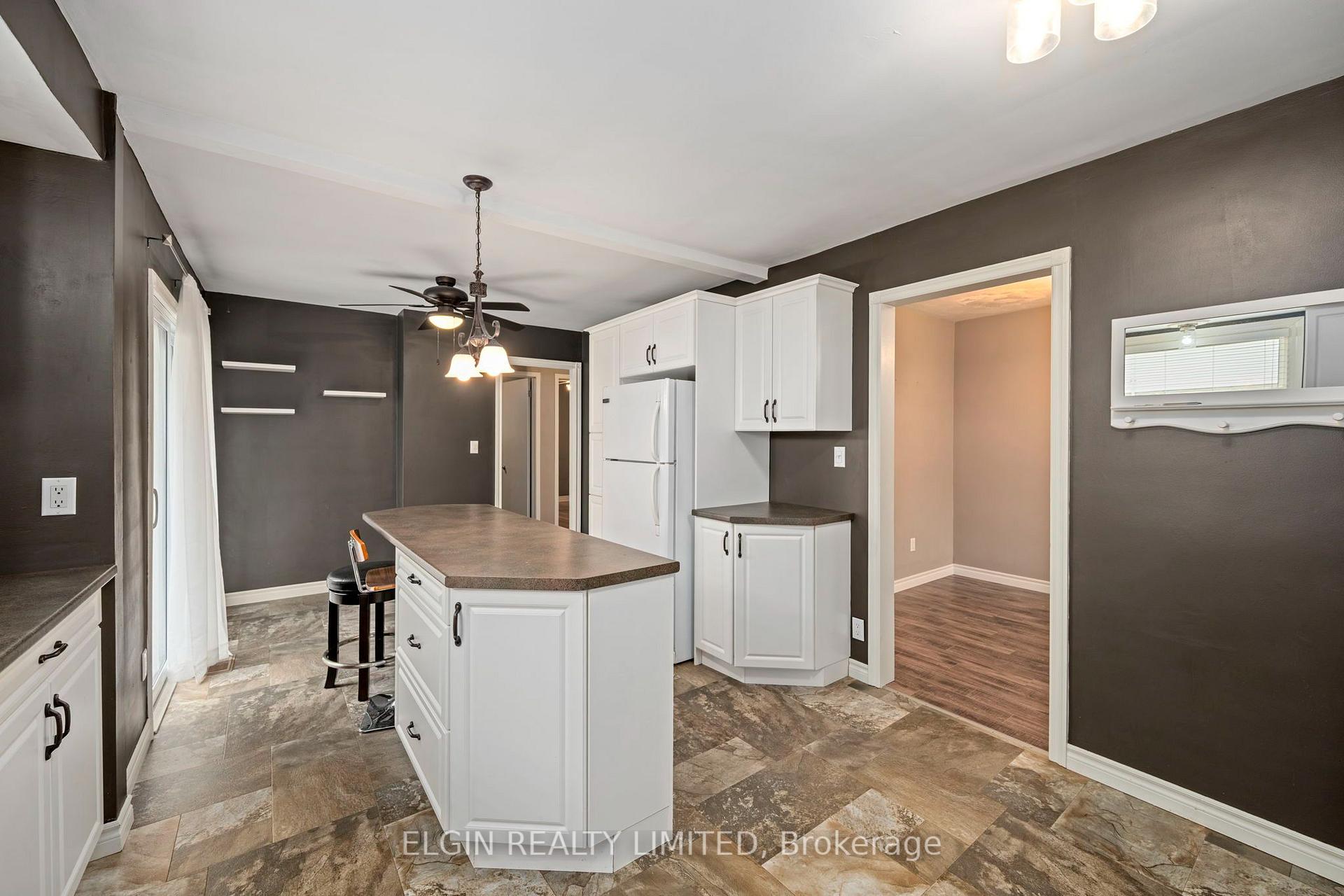 Photo 16 of 27 Vanier Place, St. Thomas — HOMEH