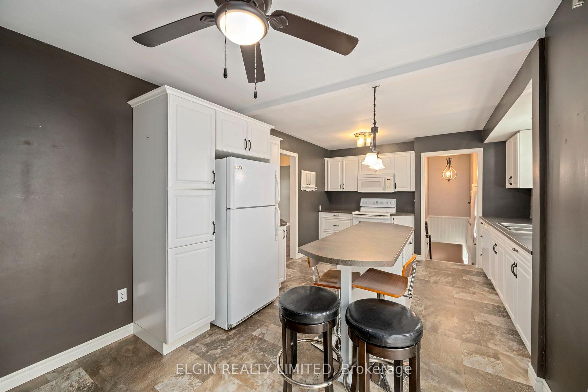Photo 17 of 27 Vanier Place, St. Thomas — HOMEH
