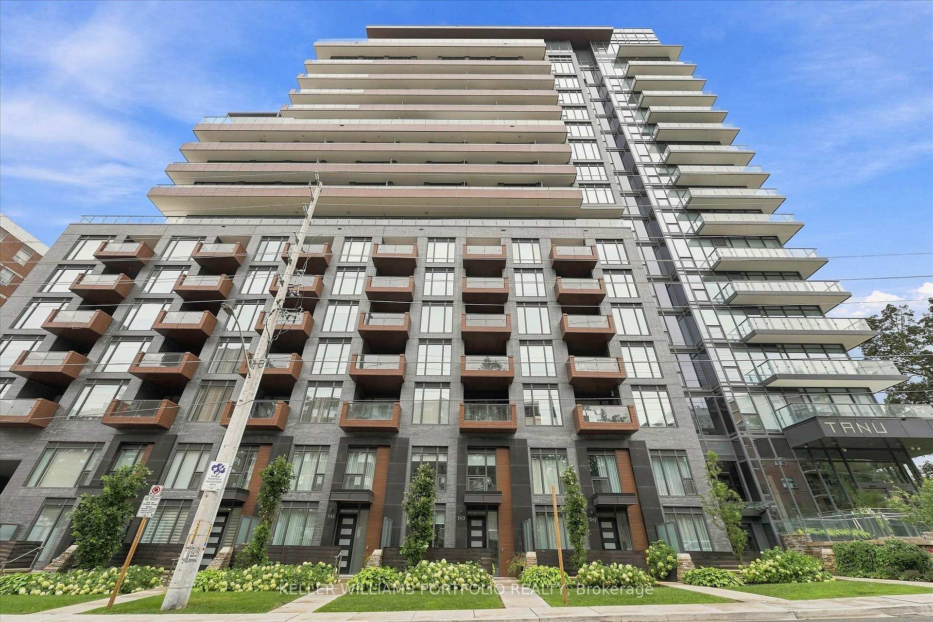 Photo 2 of Unit 506, 21 Park Street E, Mississauga, Port Credit — HOMEH