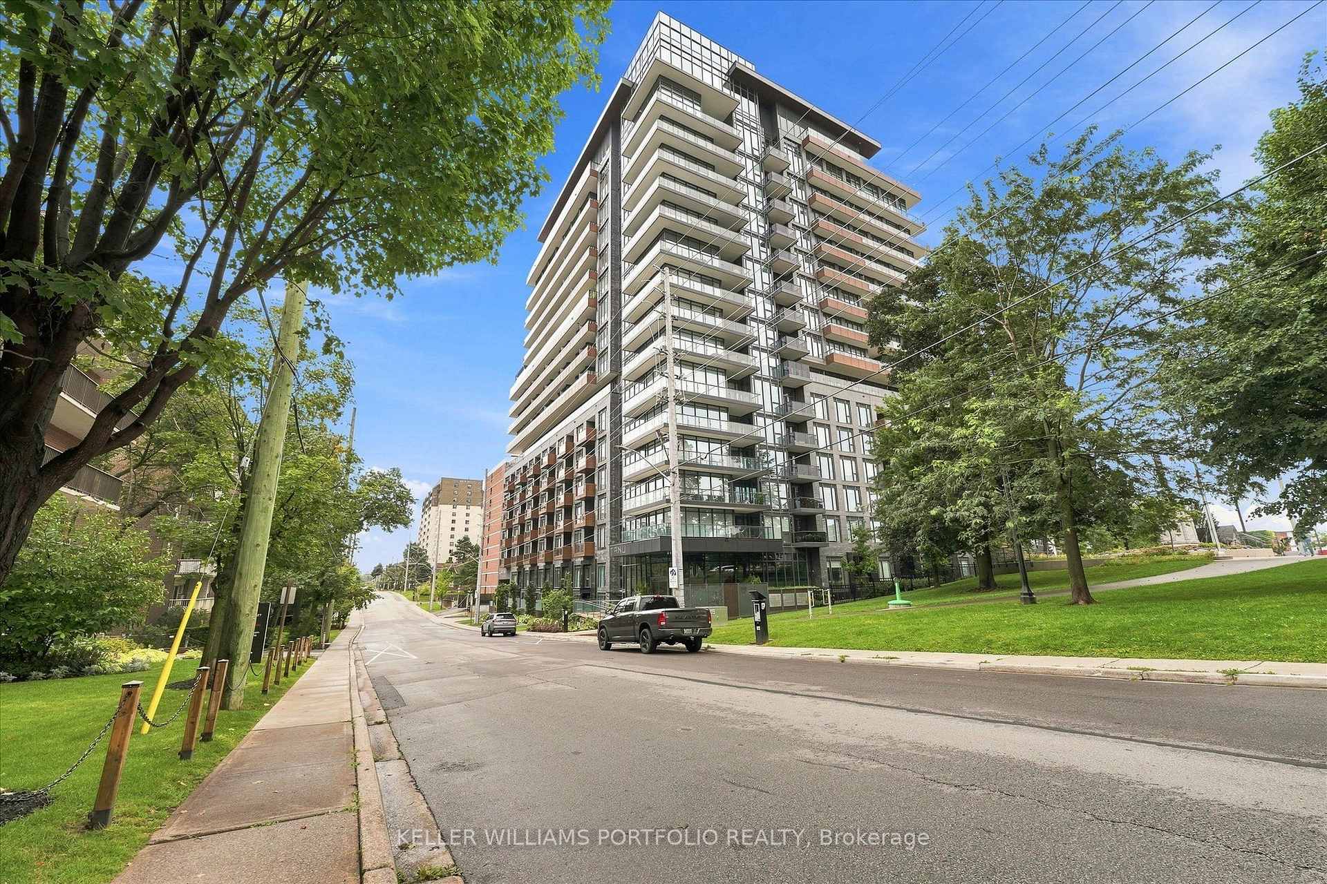 Photo 3 of Unit 506, 21 Park Street E, Mississauga, Port Credit — HOMEH