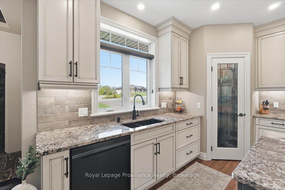 Photo 23 of 63 Hiddenvalley Drive, Belleville, Thurlow Ward — HOMEH