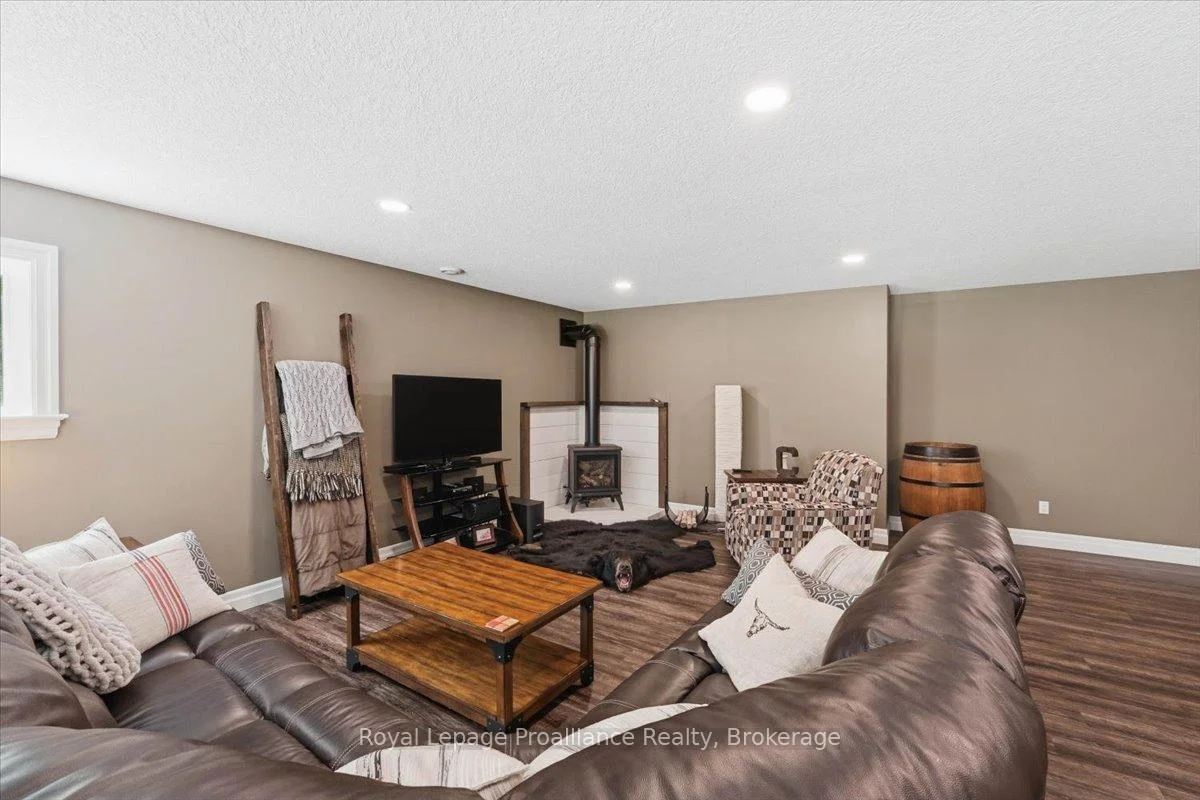 Photo 76 of 63 Hiddenvalley Drive, Belleville, Thurlow Ward — HOMEH