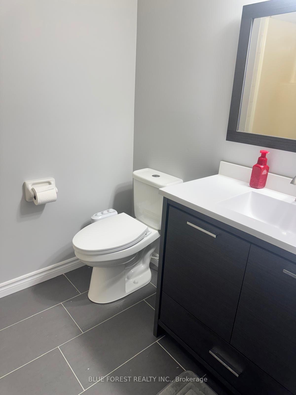 Photo 13 of Unit 607, 30 Chapman Court, London, North I — HOMEH