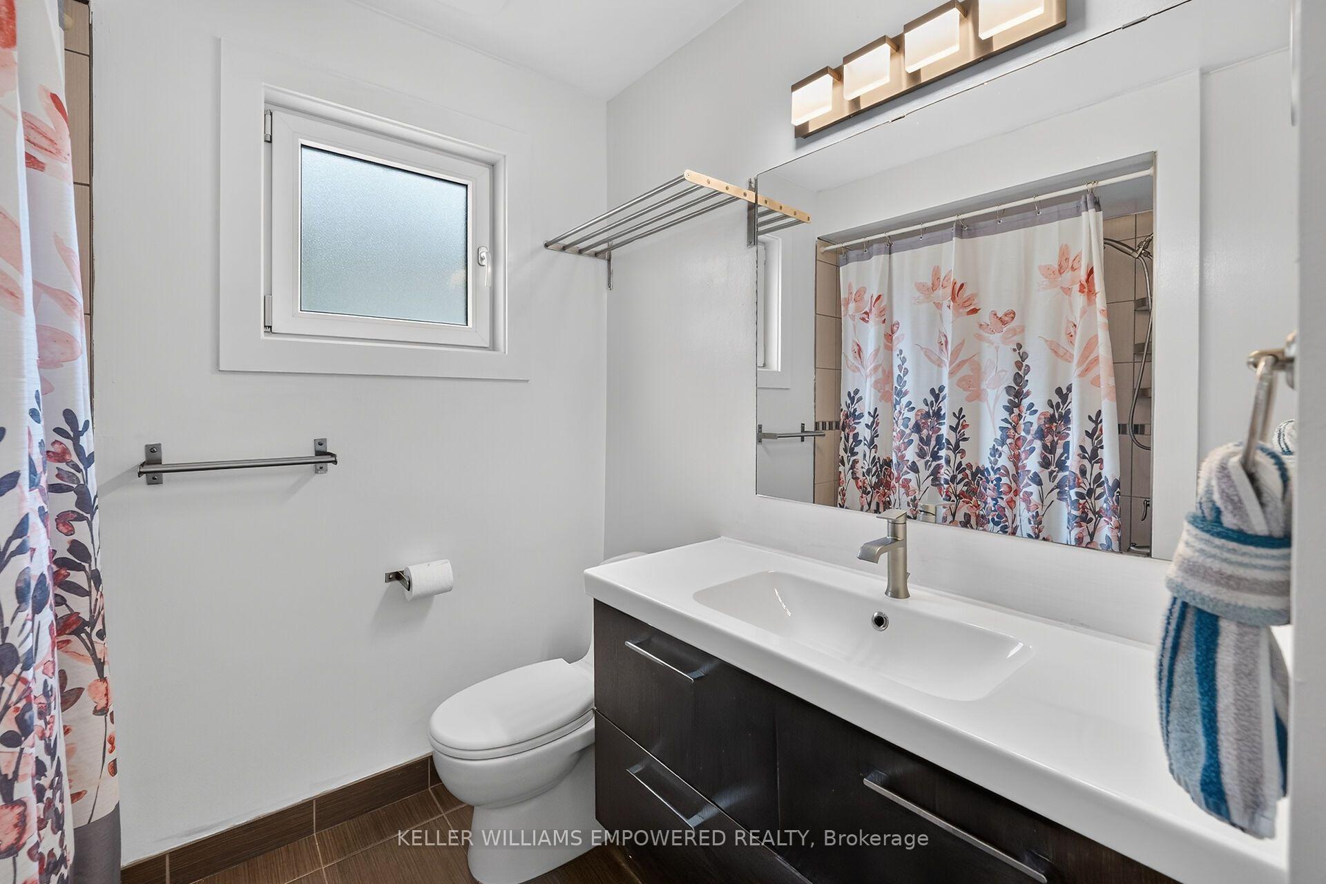 Photo 23 of 62 Earl Grey Crescent, Brampton, Fletcher's Meadow — HOMEH