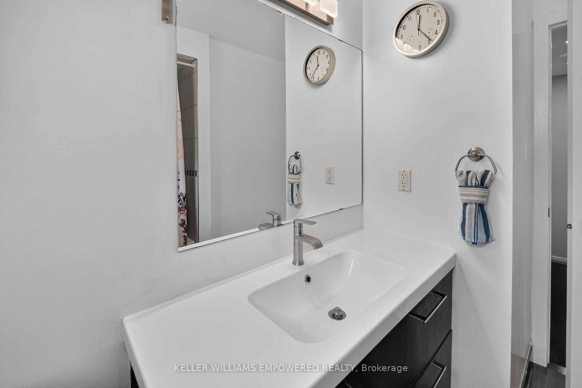 Photo 24 of 62 Earl Grey Crescent, Brampton, Fletcher's Meadow — HOMEH