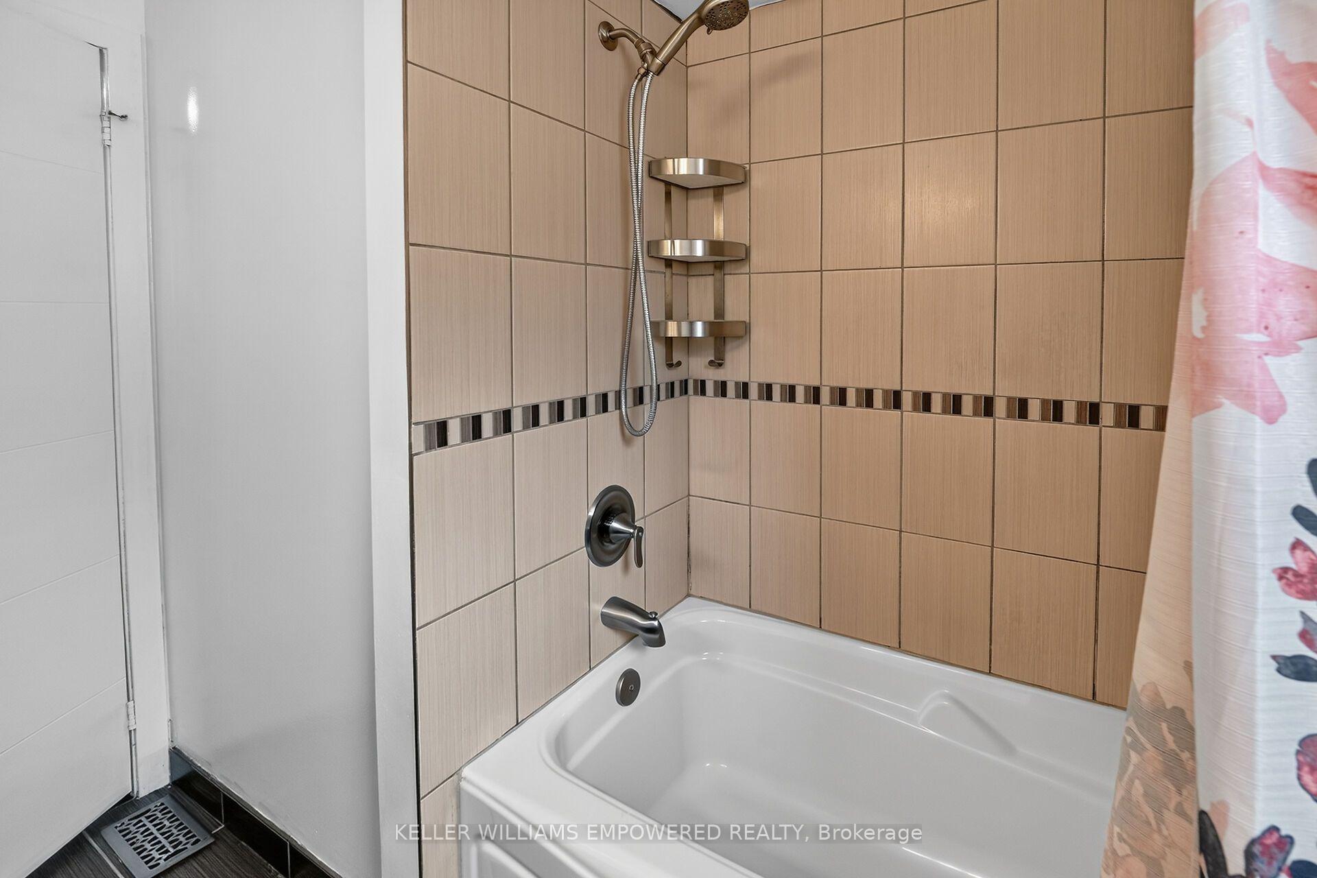 Photo 25 of 62 Earl Grey Crescent, Brampton, Fletcher's Meadow — HOMEH