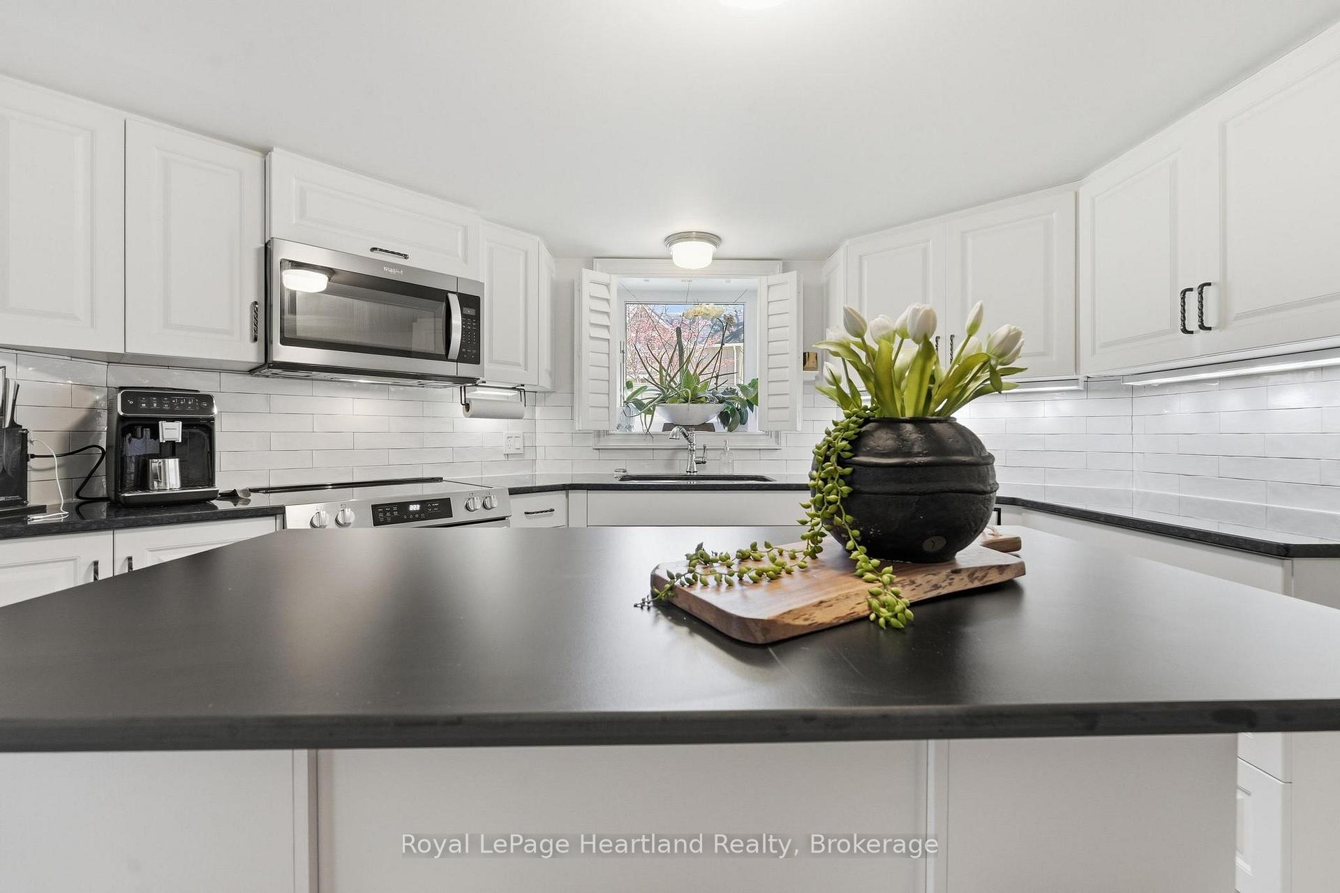 Photo 23 of Unit 100, 5 Cobourg Street, Goderich, Goderich (Town) — HOMEH