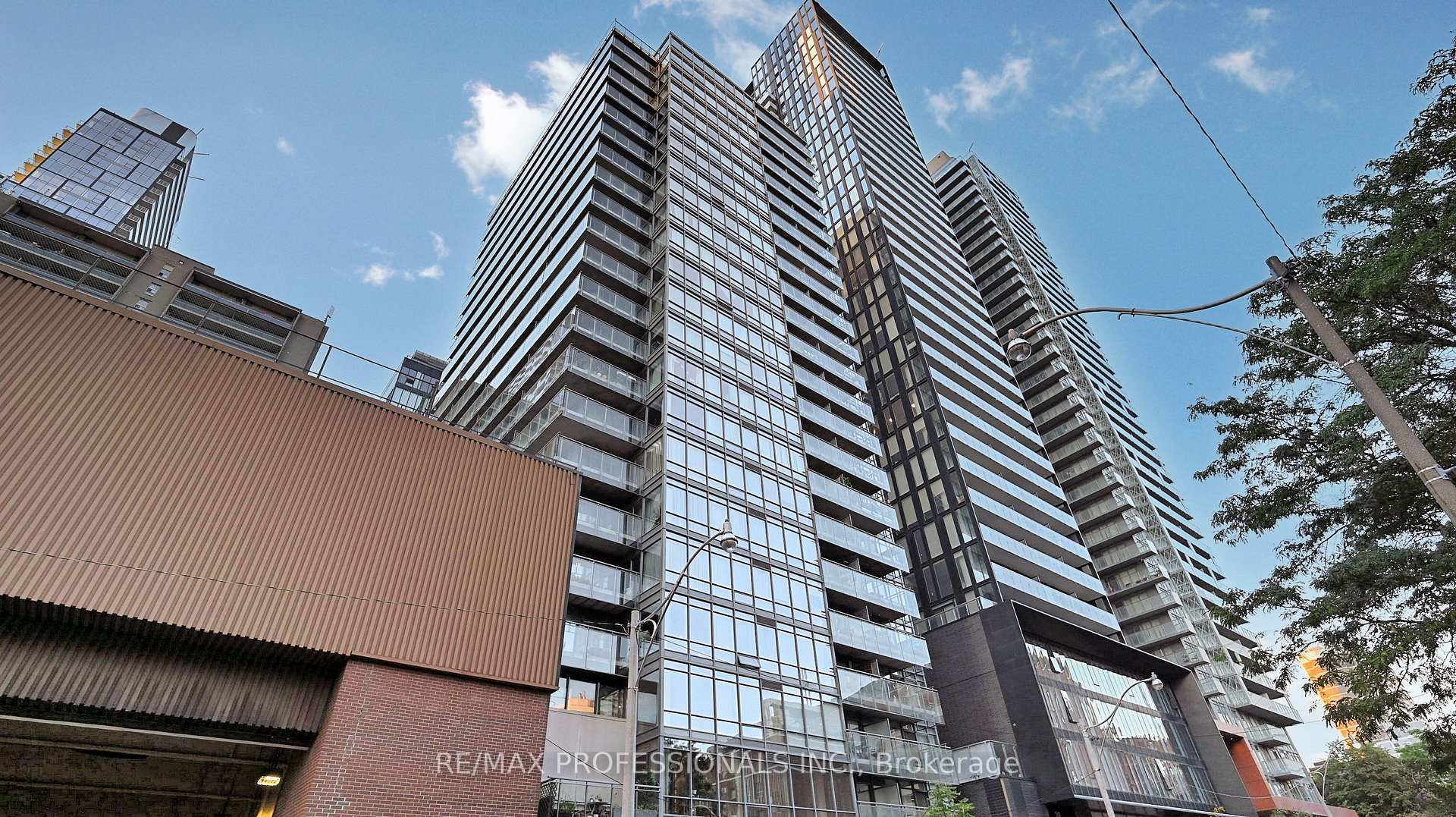Front of Unit 2008, 22 Wellesley Street E