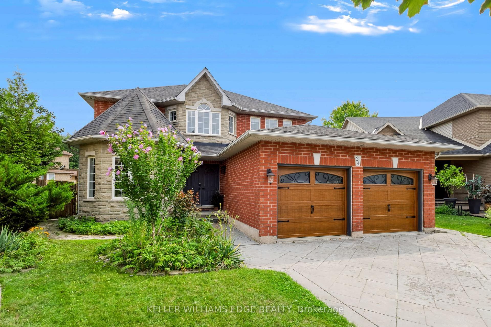 Photo 3 of 24 Eringate Drive, Hamilton, Stoney Creek Mountain — HOMEH