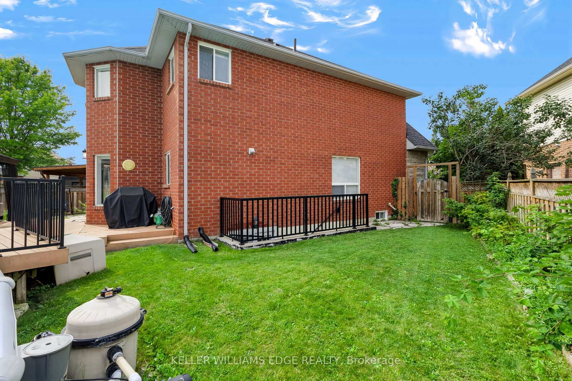 Photo 4 of 24 Eringate Drive, Hamilton, Stoney Creek Mountain — HOMEH