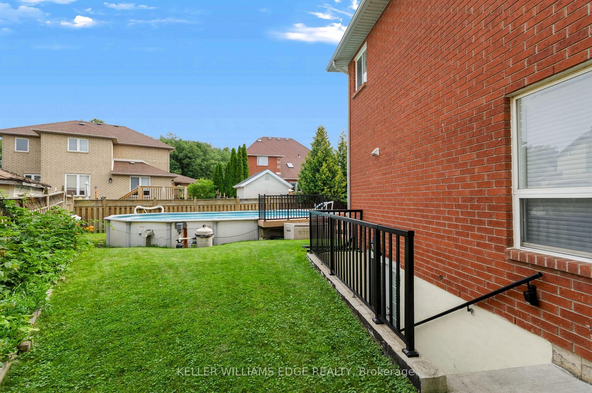 Photo 5 of 24 Eringate Drive, Hamilton, Stoney Creek Mountain — HOMEH