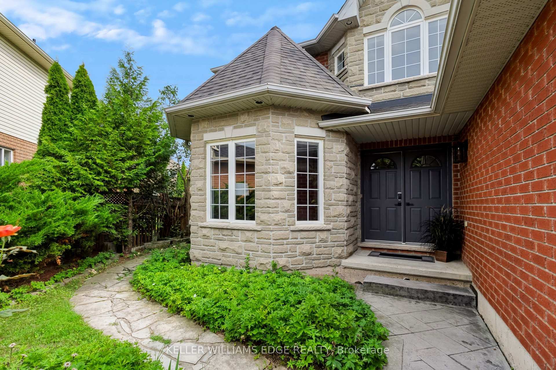 Photo 6 of 24 Eringate Drive, Hamilton, Stoney Creek Mountain — HOMEH
