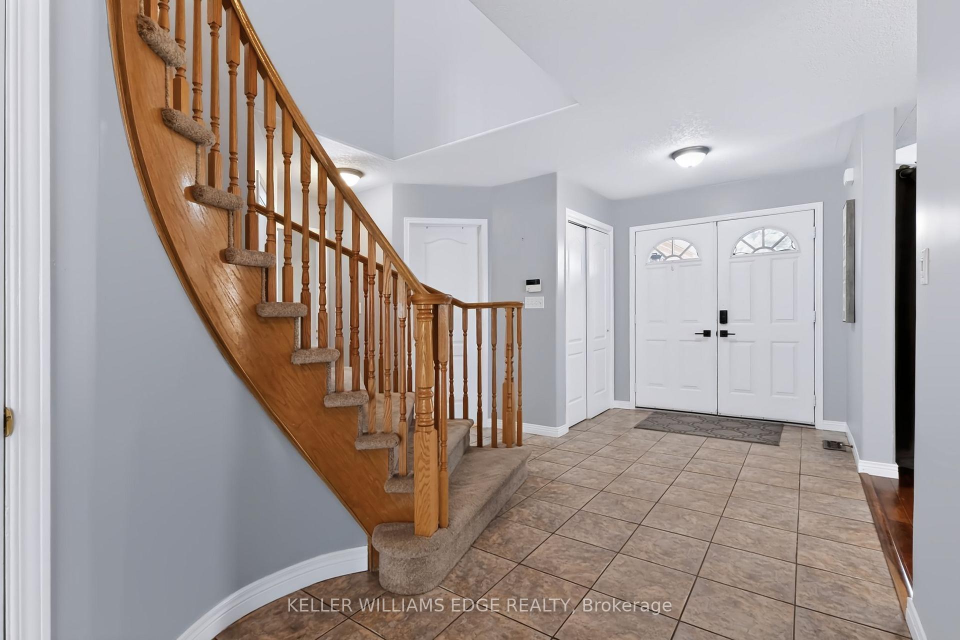 Photo 7 of 24 Eringate Drive, Hamilton, Stoney Creek Mountain — HOMEH