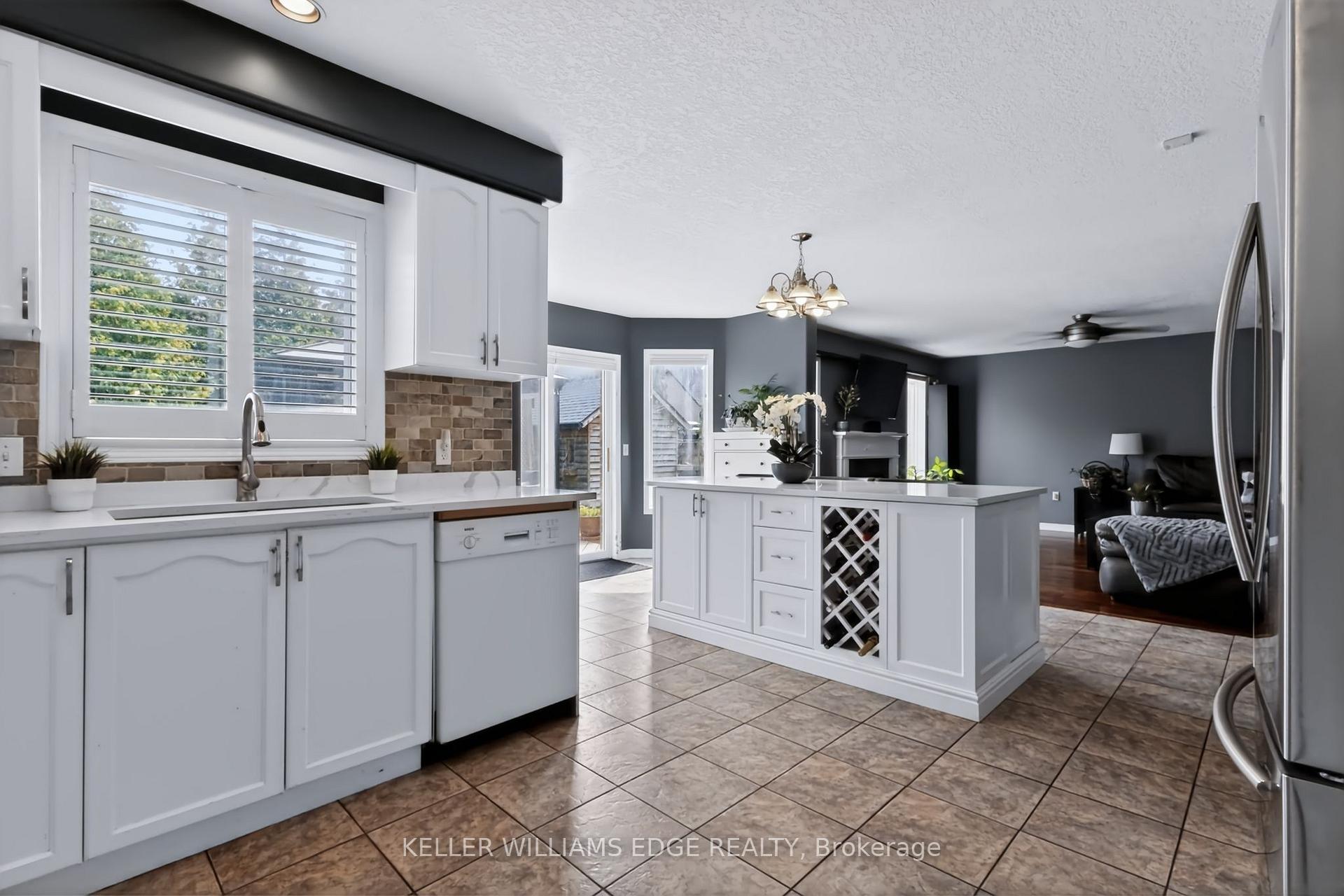 Photo 9 of 24 Eringate Drive, Hamilton, Stoney Creek Mountain — HOMEH