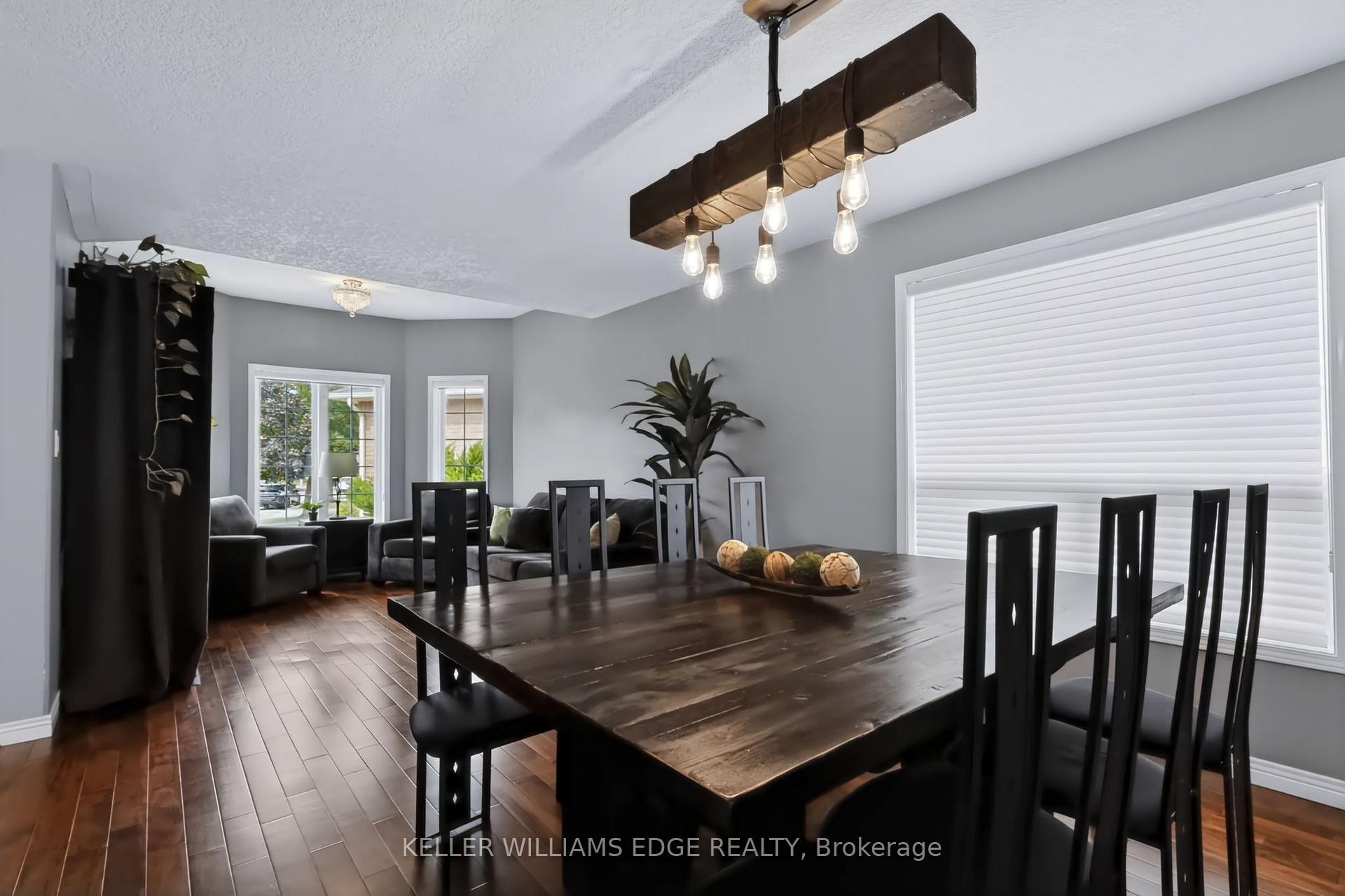 Photo 15 of 24 Eringate Drive, Hamilton, Stoney Creek Mountain — HOMEH