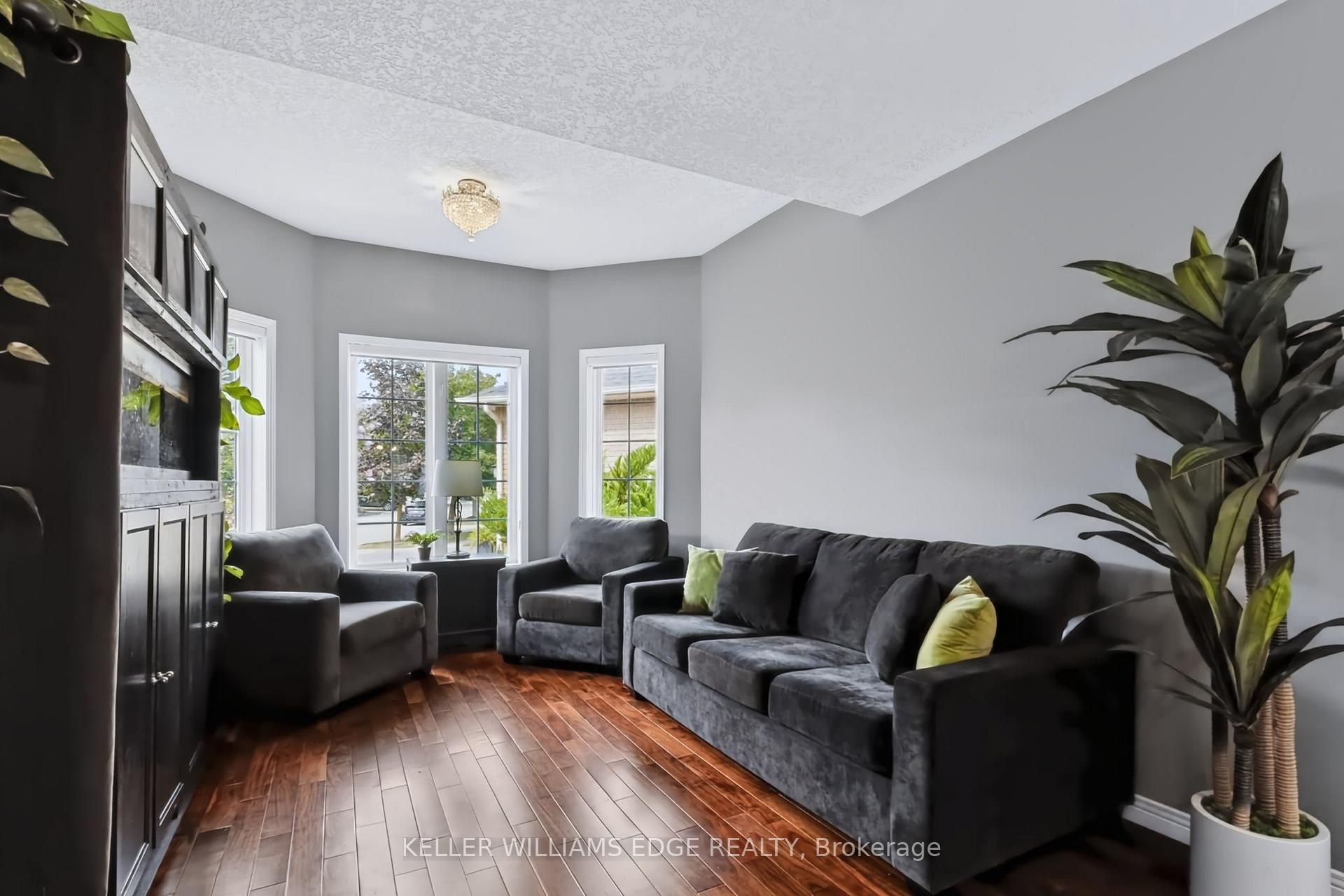 Photo 16 of 24 Eringate Drive, Hamilton, Stoney Creek Mountain — HOMEH
