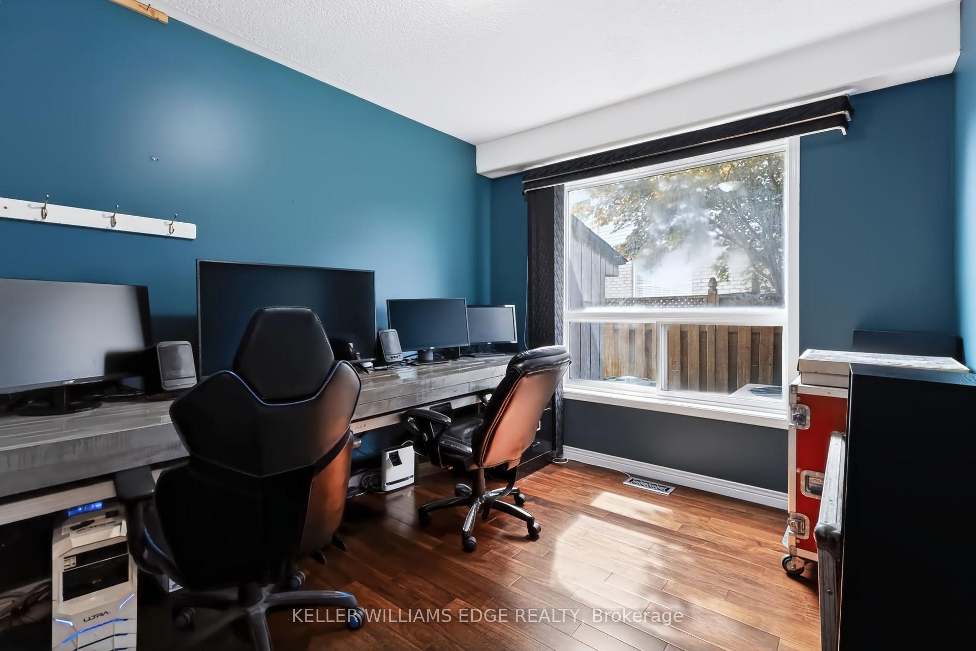 Photo 18 of 24 Eringate Drive, Hamilton, Stoney Creek Mountain — HOMEH